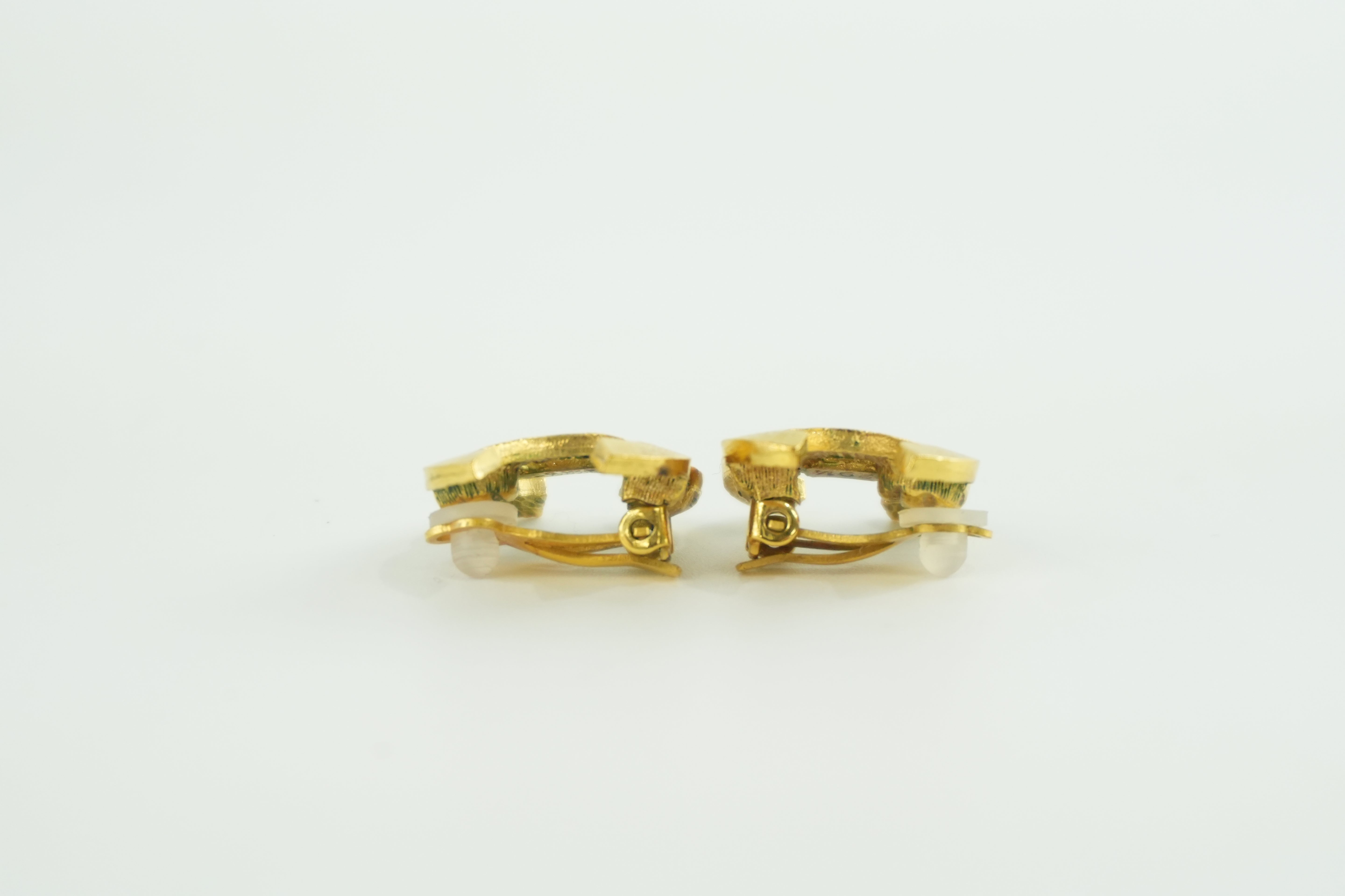 Chanel Clip on Earrings Gold Tone Used