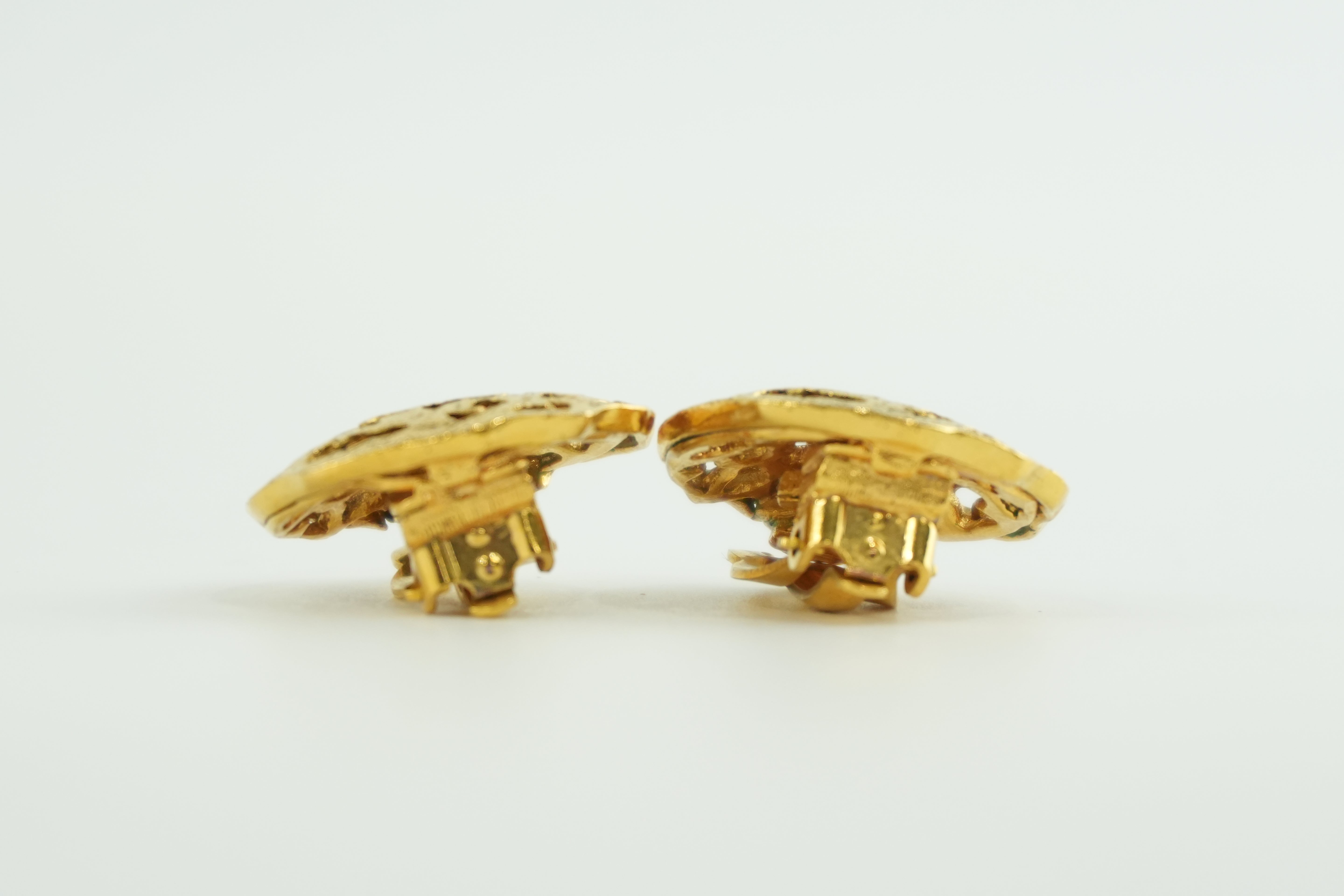 Chanel Clip on Earrings Gold Tone Used