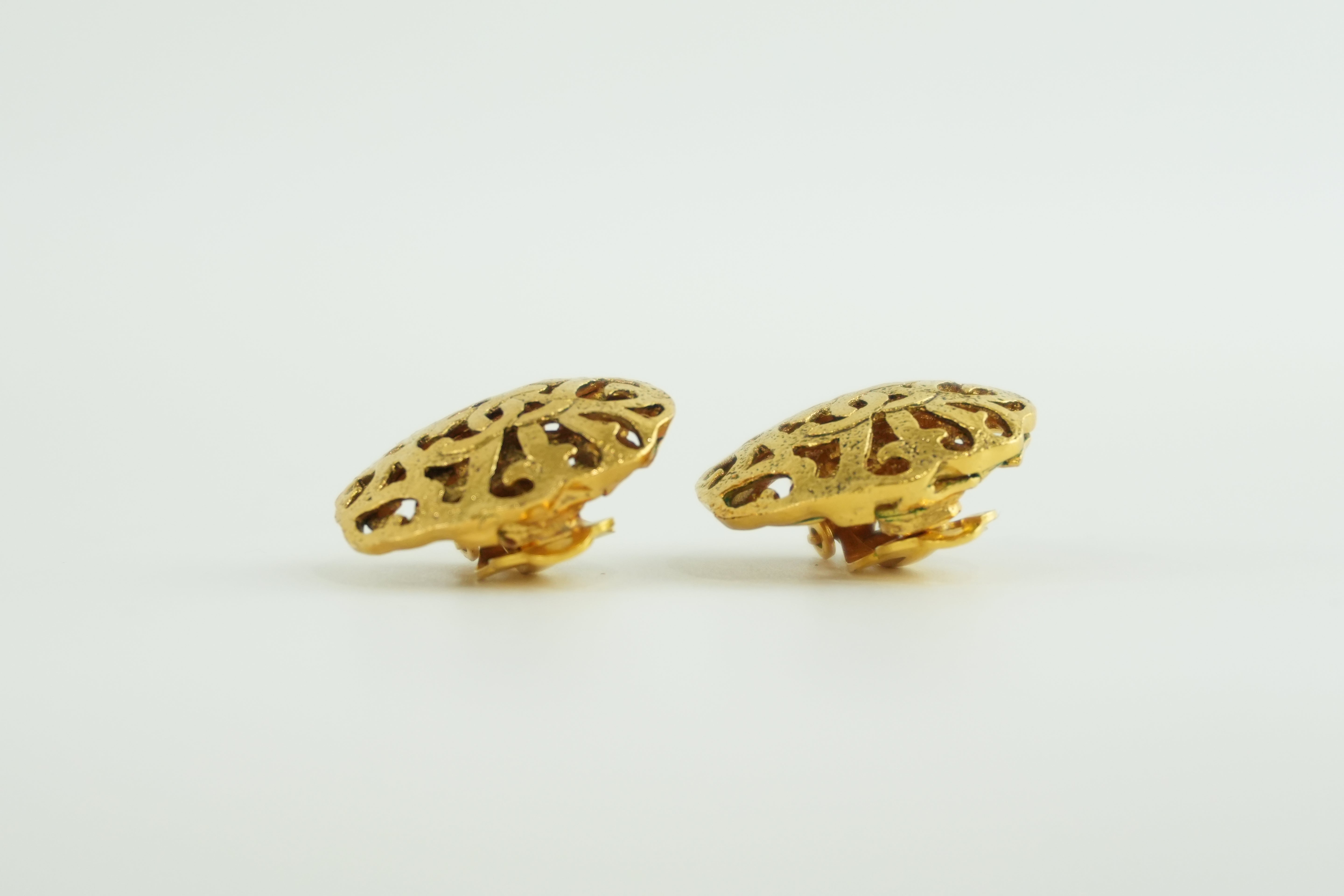Chanel Clip on Earrings Gold Tone Used