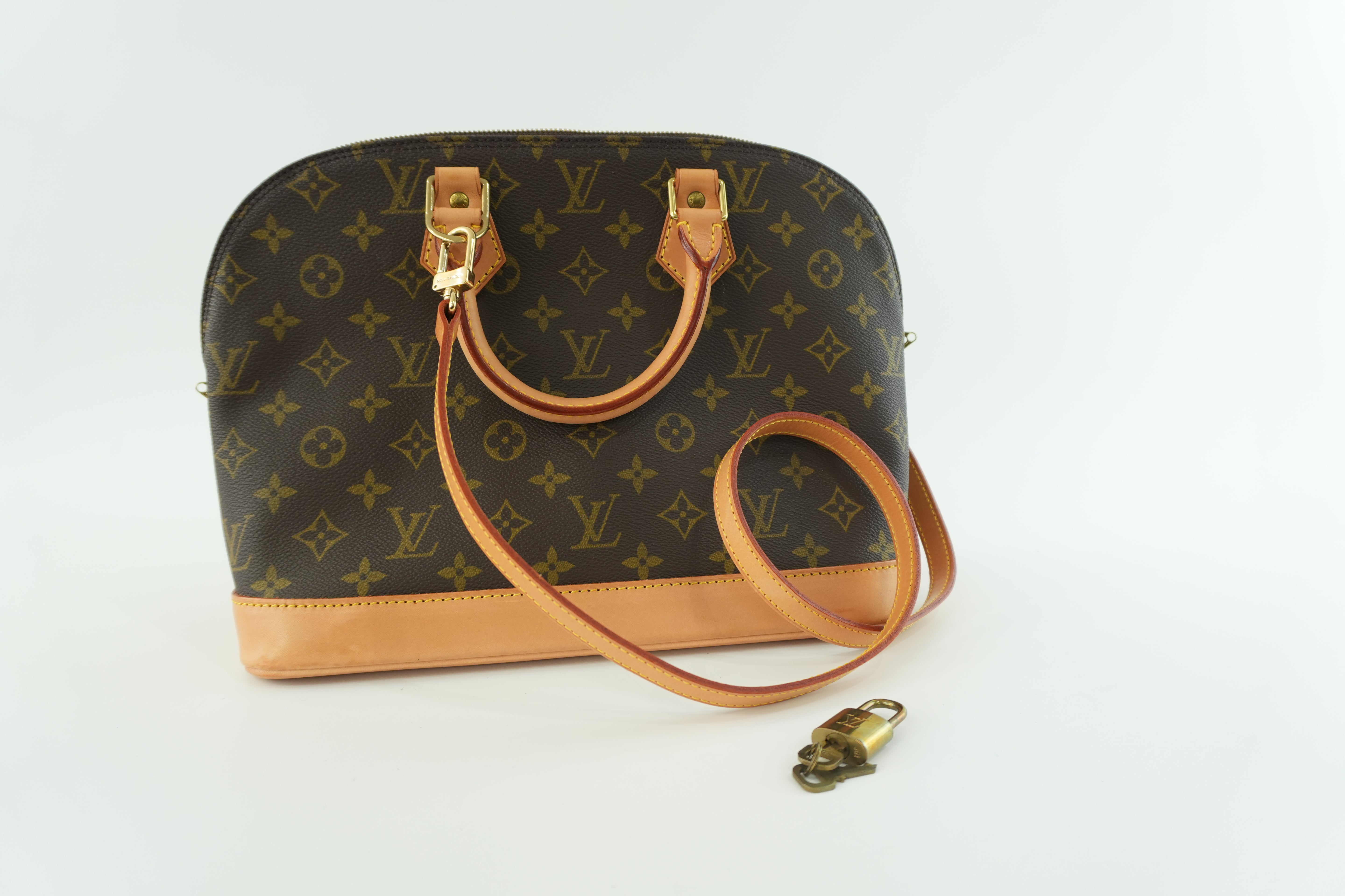 Louis Vuitton Monogram Alma Handbag Used