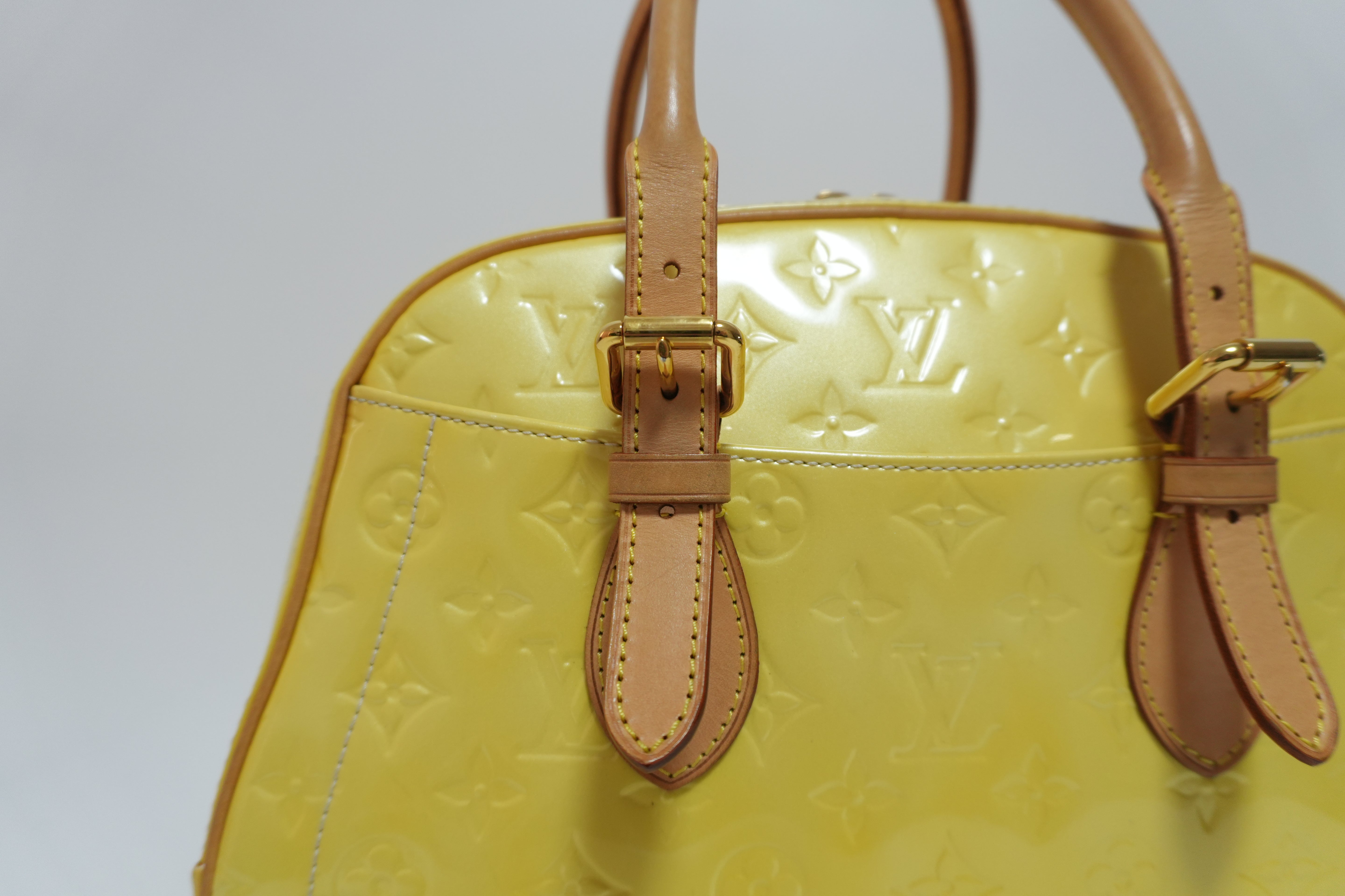 Borsa a mano Louis Vuitton Vernis Summit Drive gialla usata