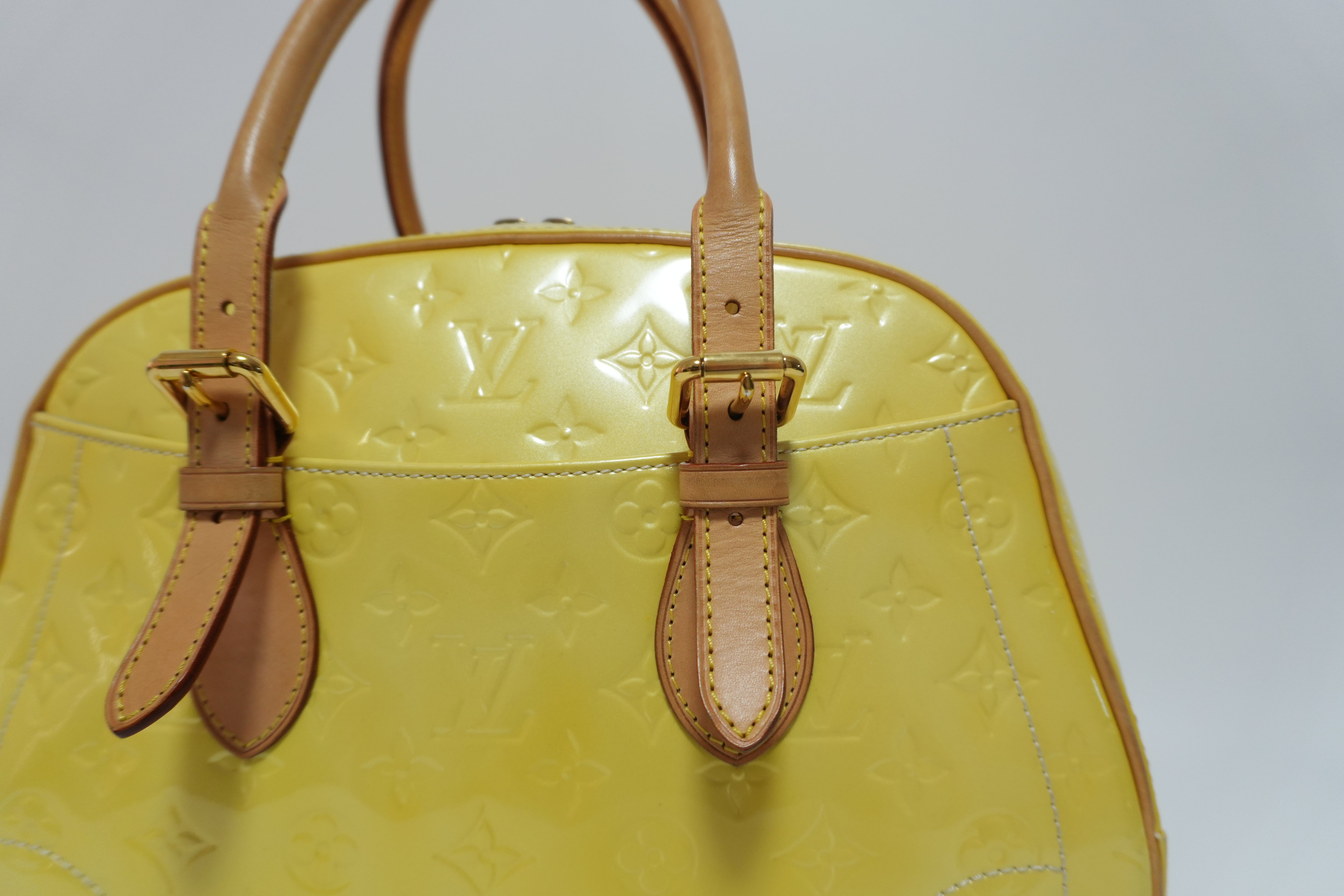 Borsa a mano Louis Vuitton Vernis Summit Drive gialla usata