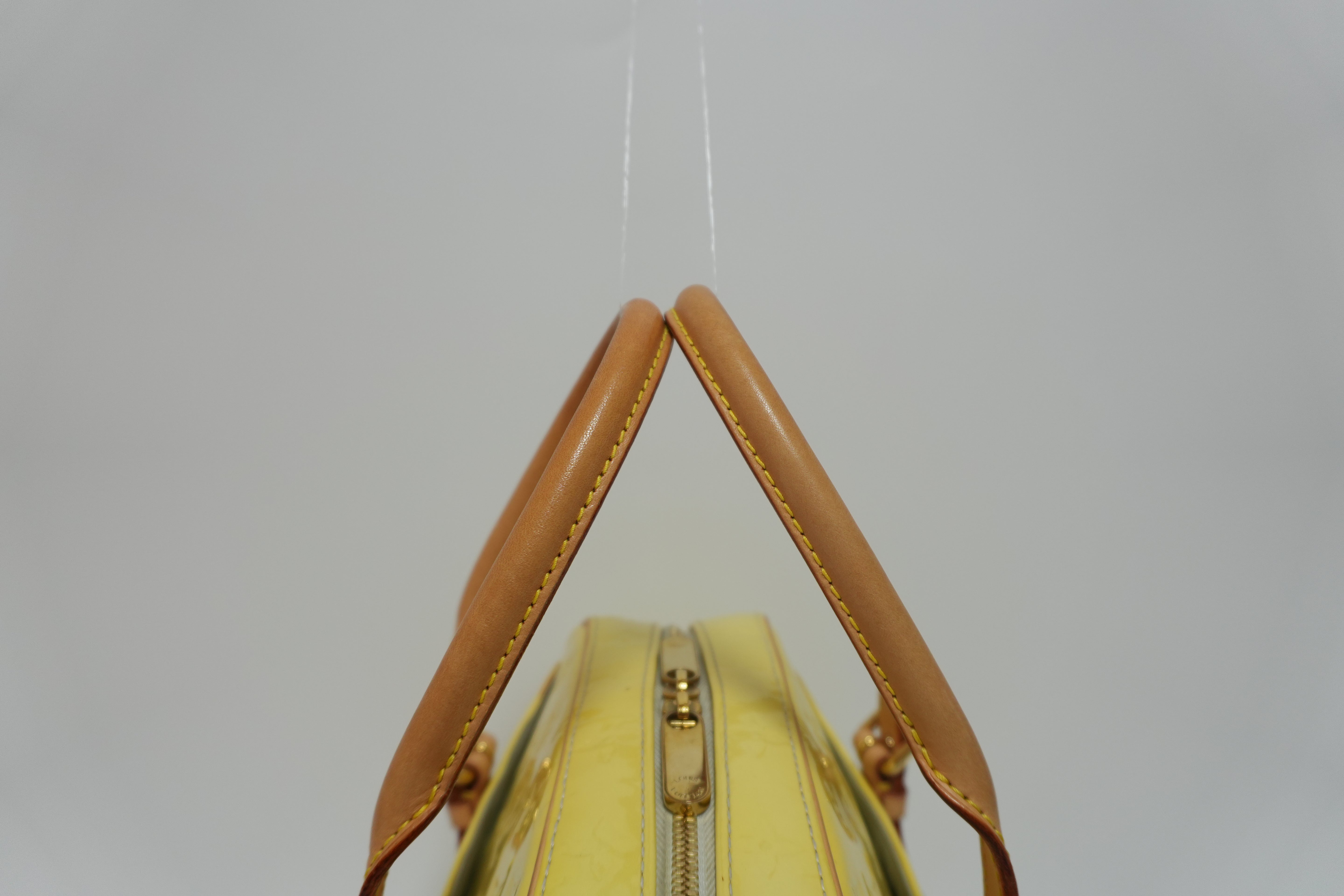 Borsa a mano Louis Vuitton Vernis Summit Drive gialla usata