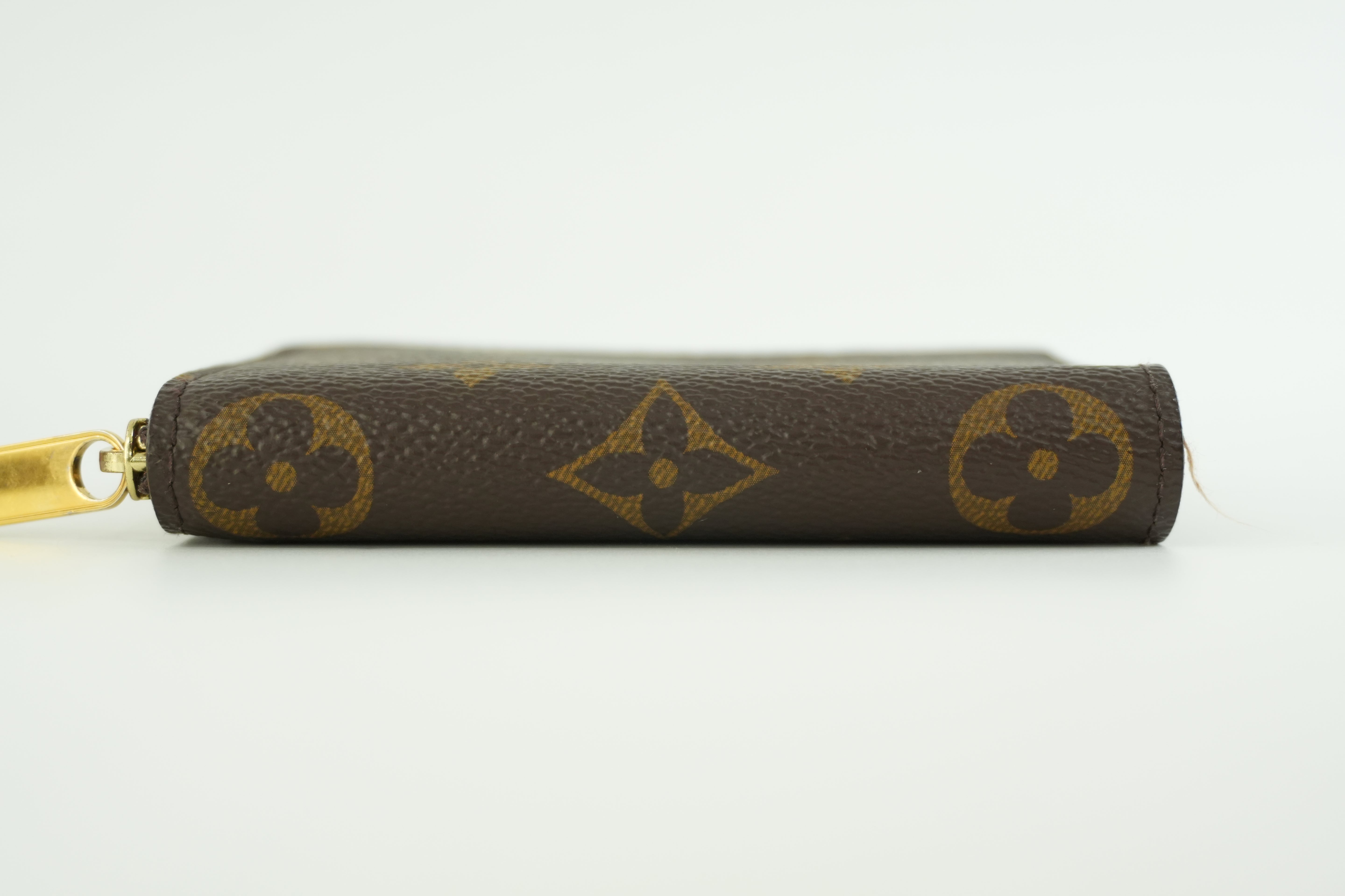 Louis Vuitton Monogram Zippy Card Case Used