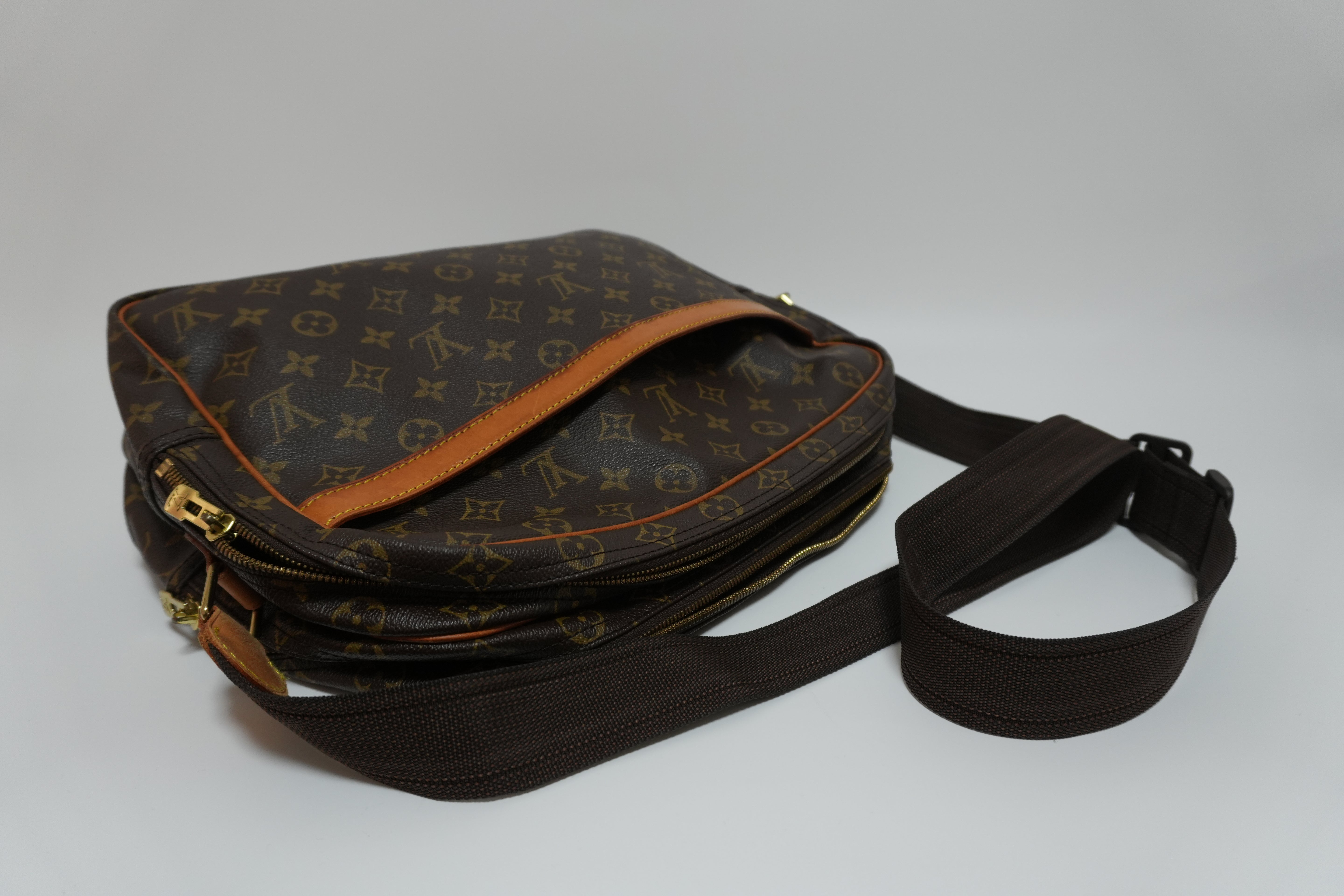 Louis Vuitton Monogram Reporter GM Messenger Bag Used