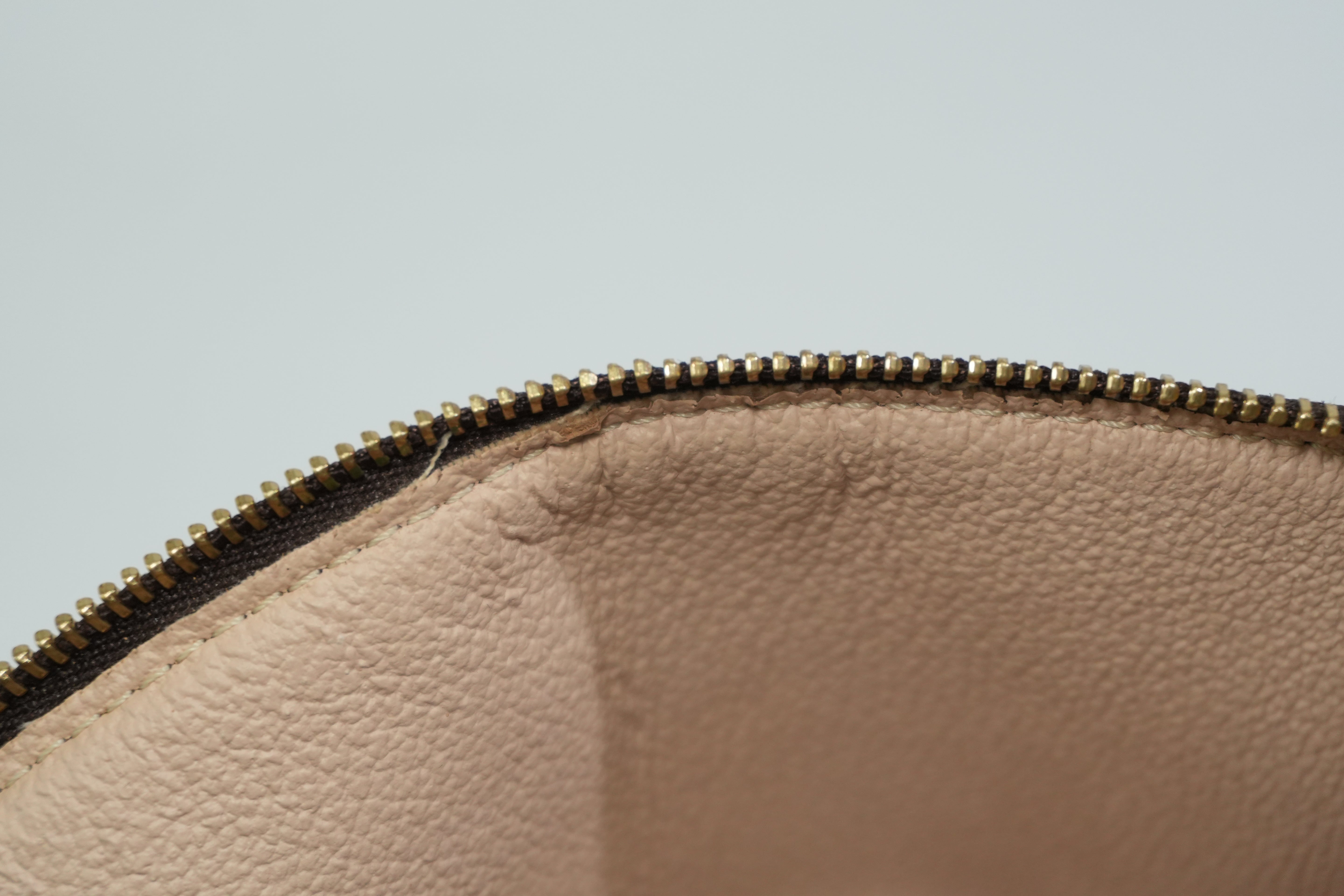 Pre-owned Louis Vuitton Monogram Cosmetic Pouch