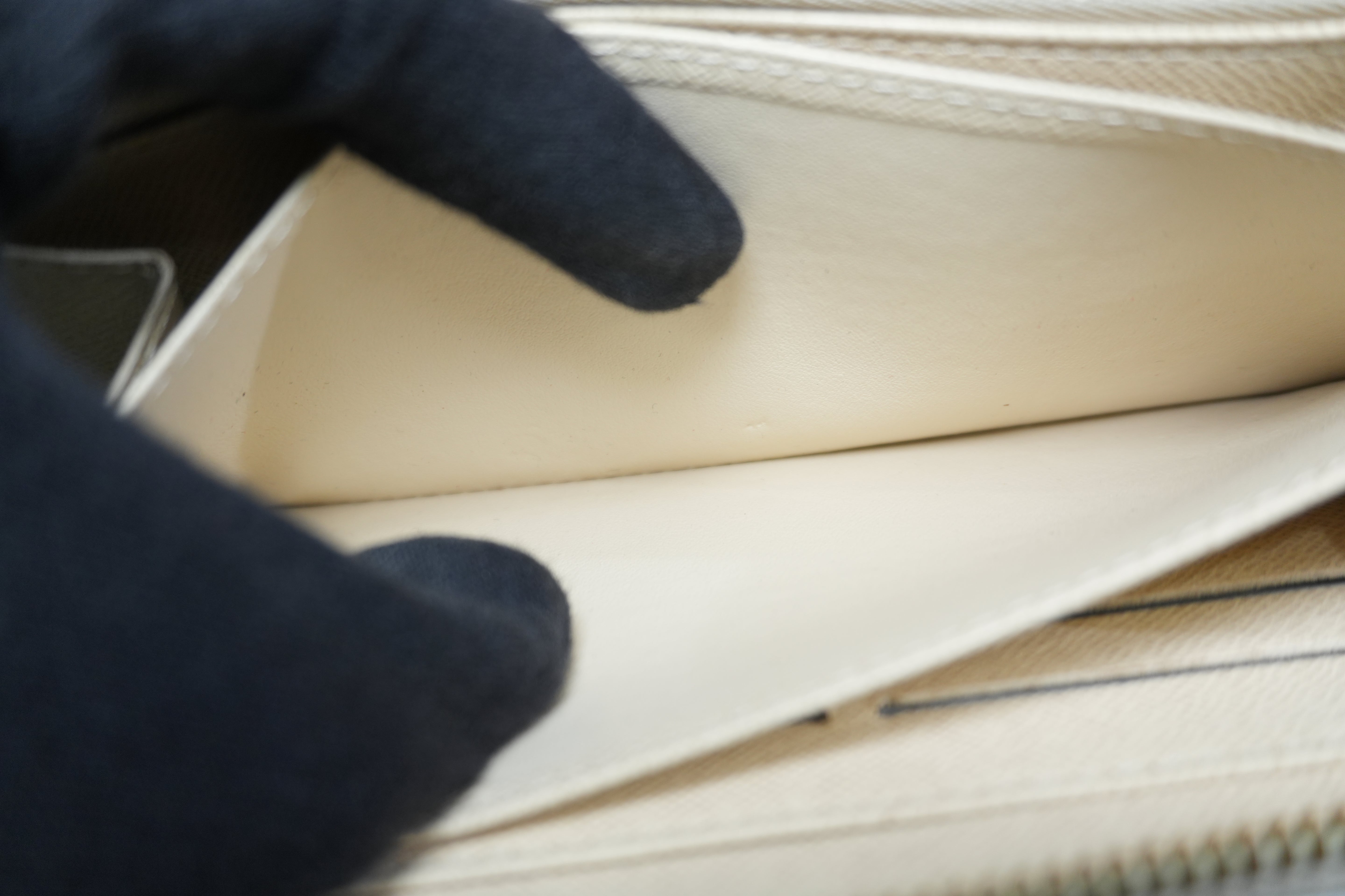 Pre-owned Louis Vuitton Damier Azur Zippy Wallet