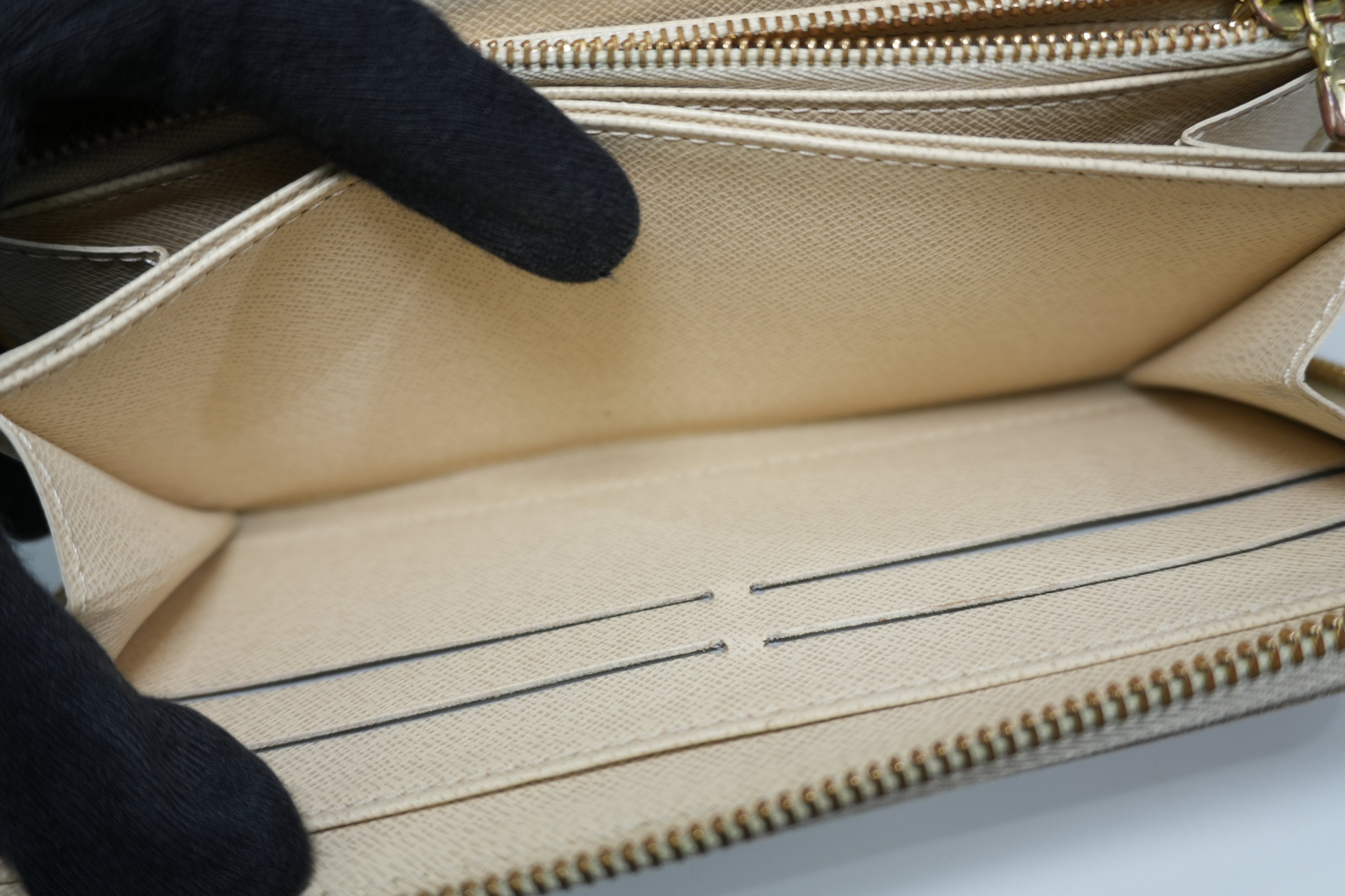 Pre-owned Louis Vuitton Damier Azur Zippy Wallet