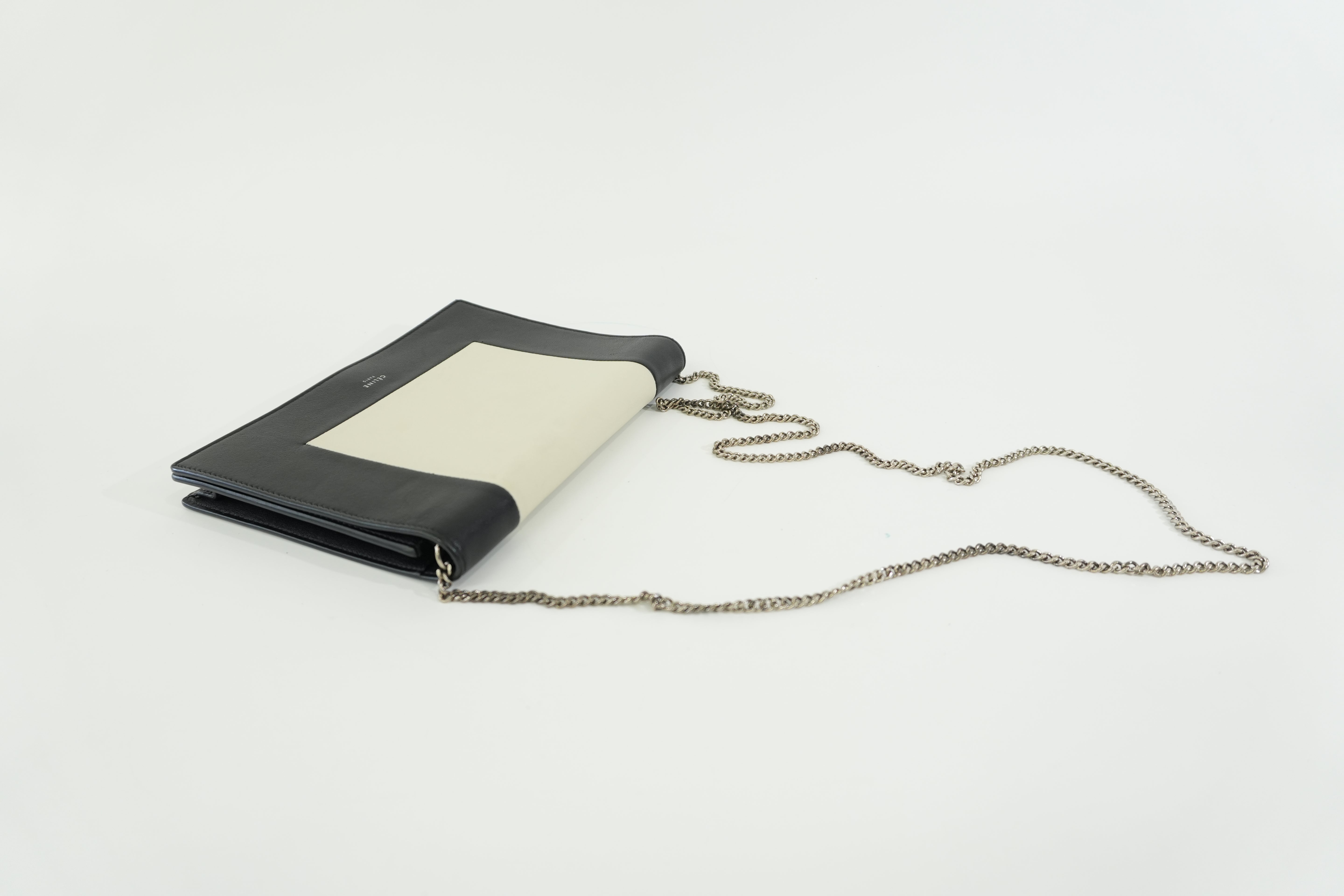 Pre-owned Celine Chain Shoulder Bag Black and White