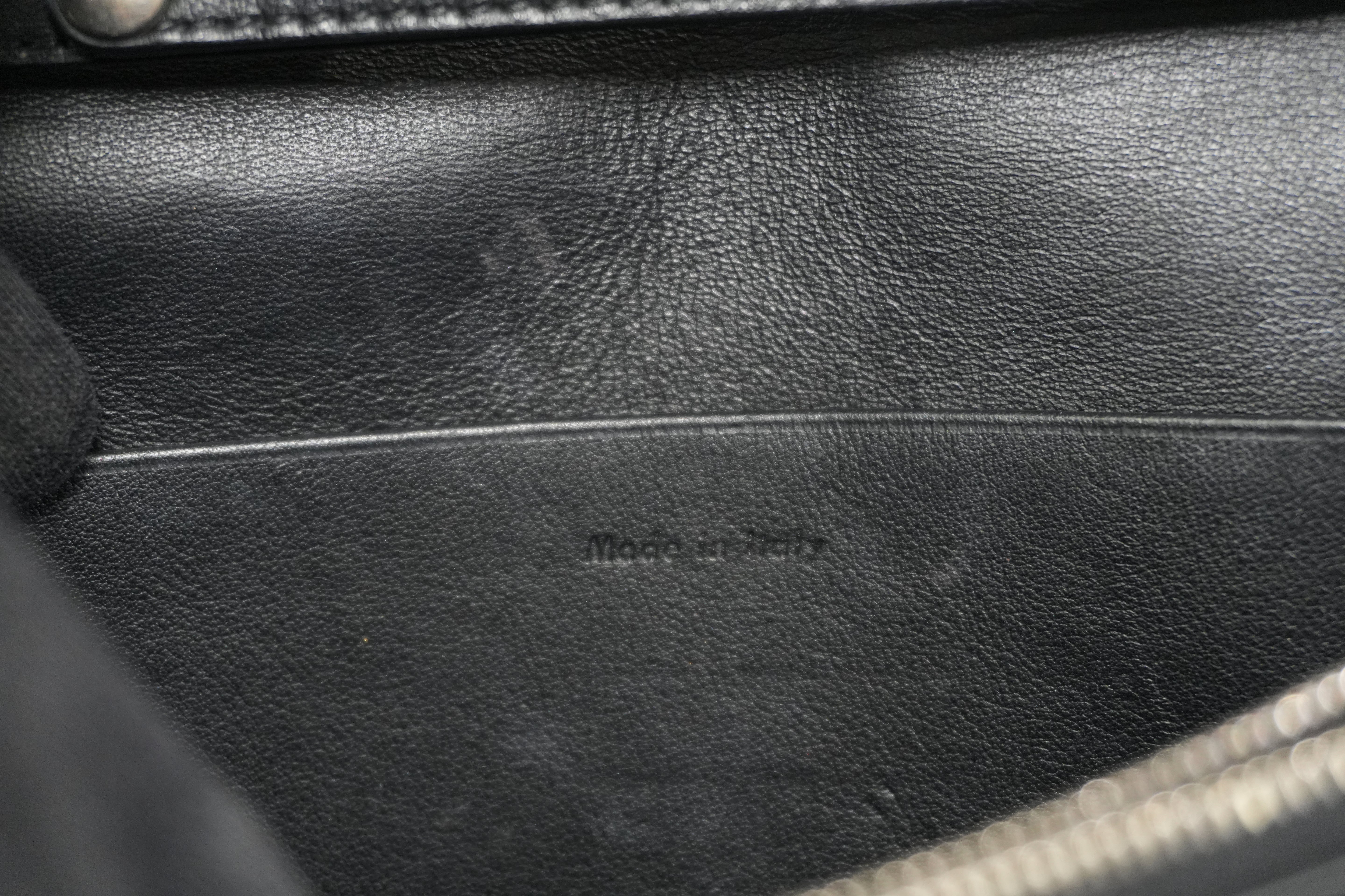 Pre-owned Celine Chain Shoulder Bag Black and White