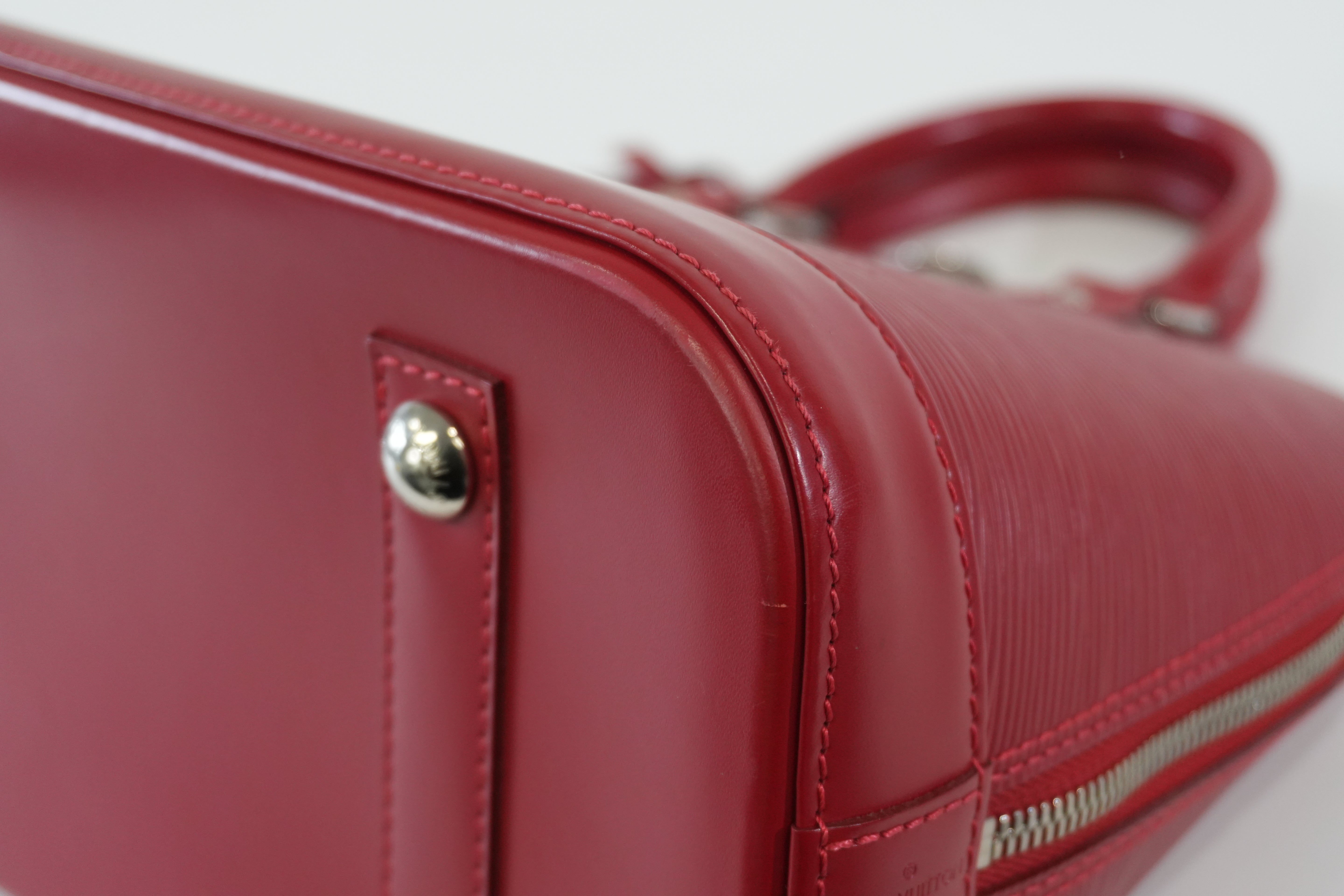 Pre-owned Louis Vuitton Epi Alma PM Handbag Red