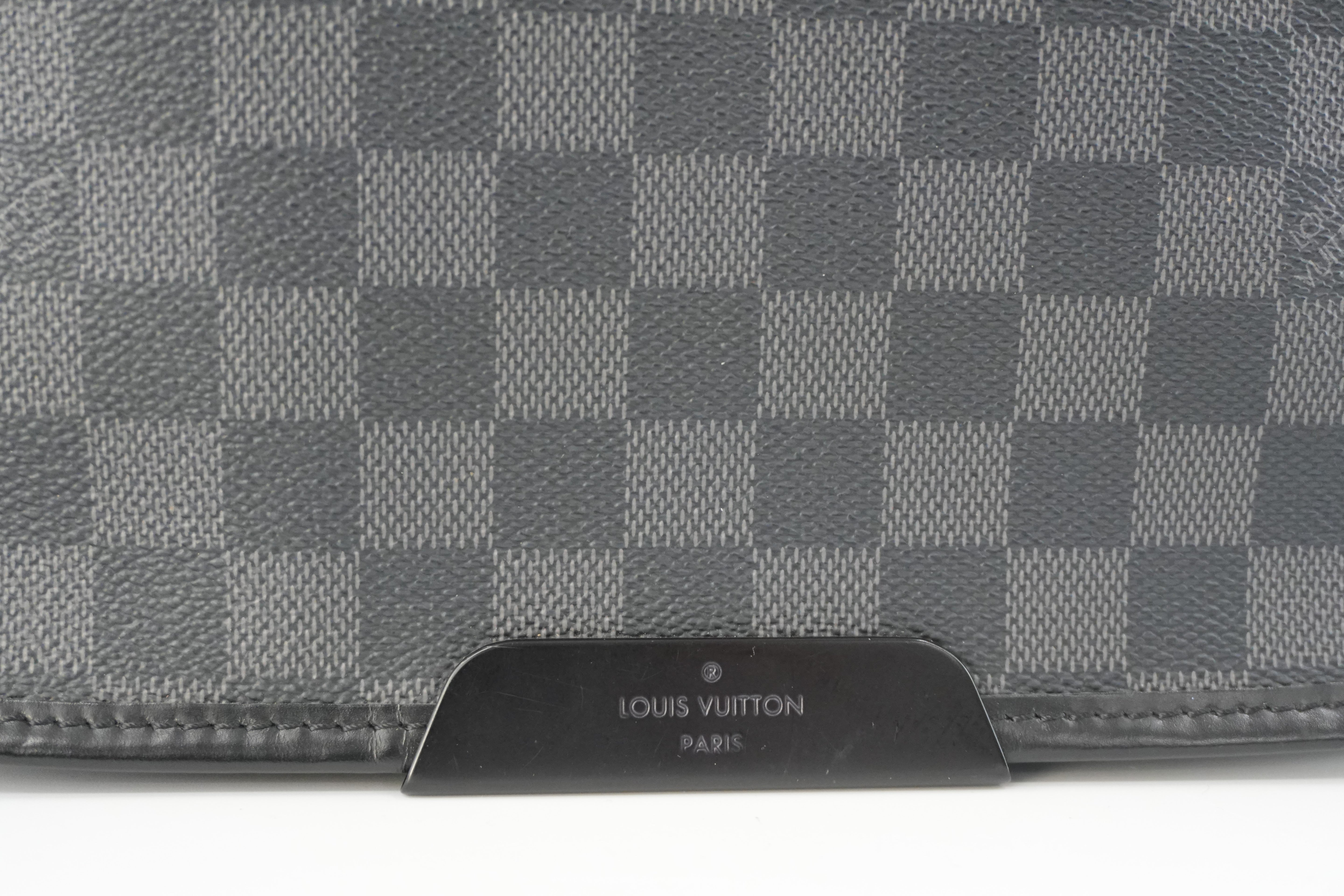 Louis Vuitton Damier Graphite Daniel MM Messenger Bag Used