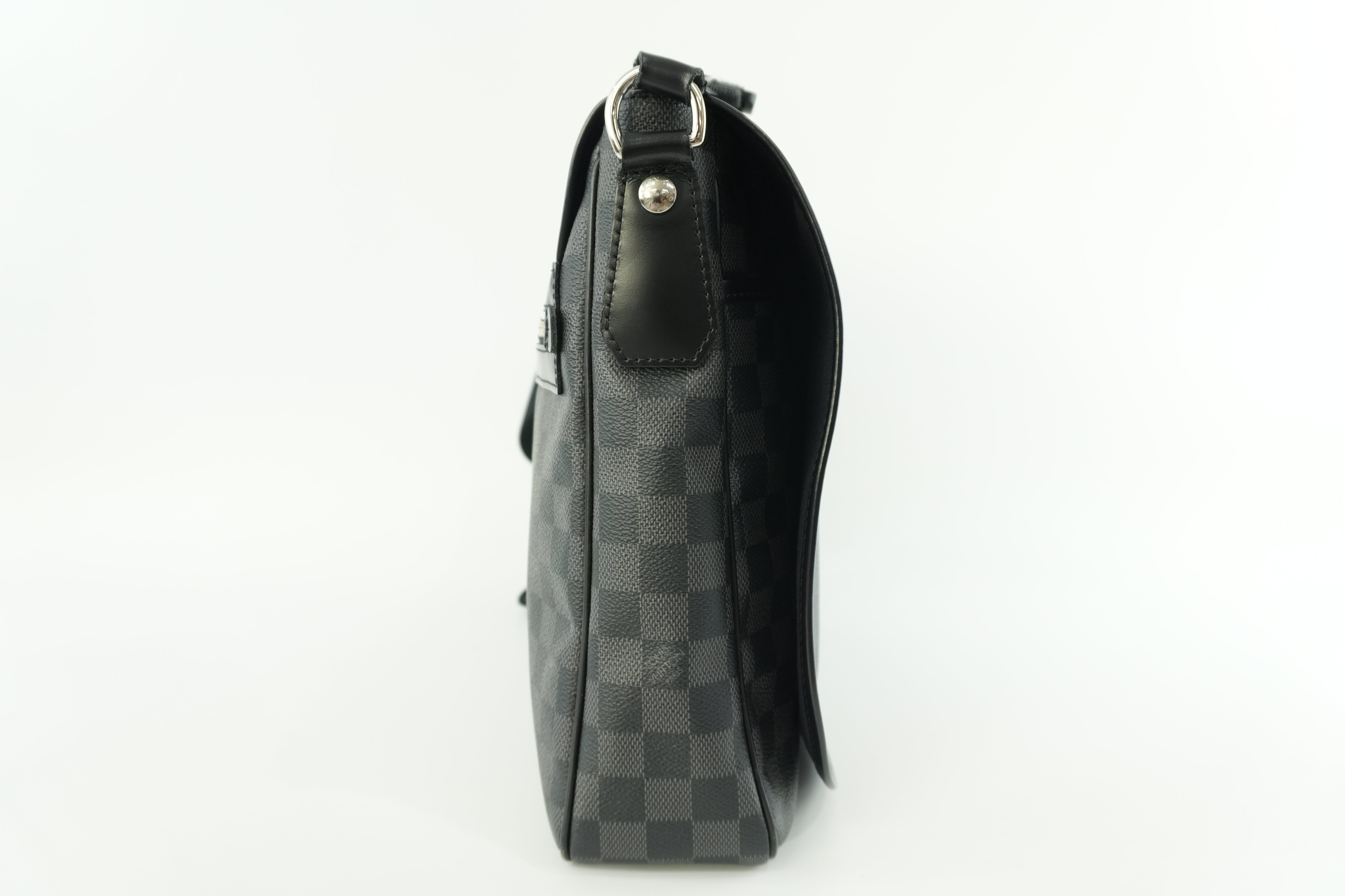 Louis Vuitton Damier Graphite Daniel MM Messenger Bag Used