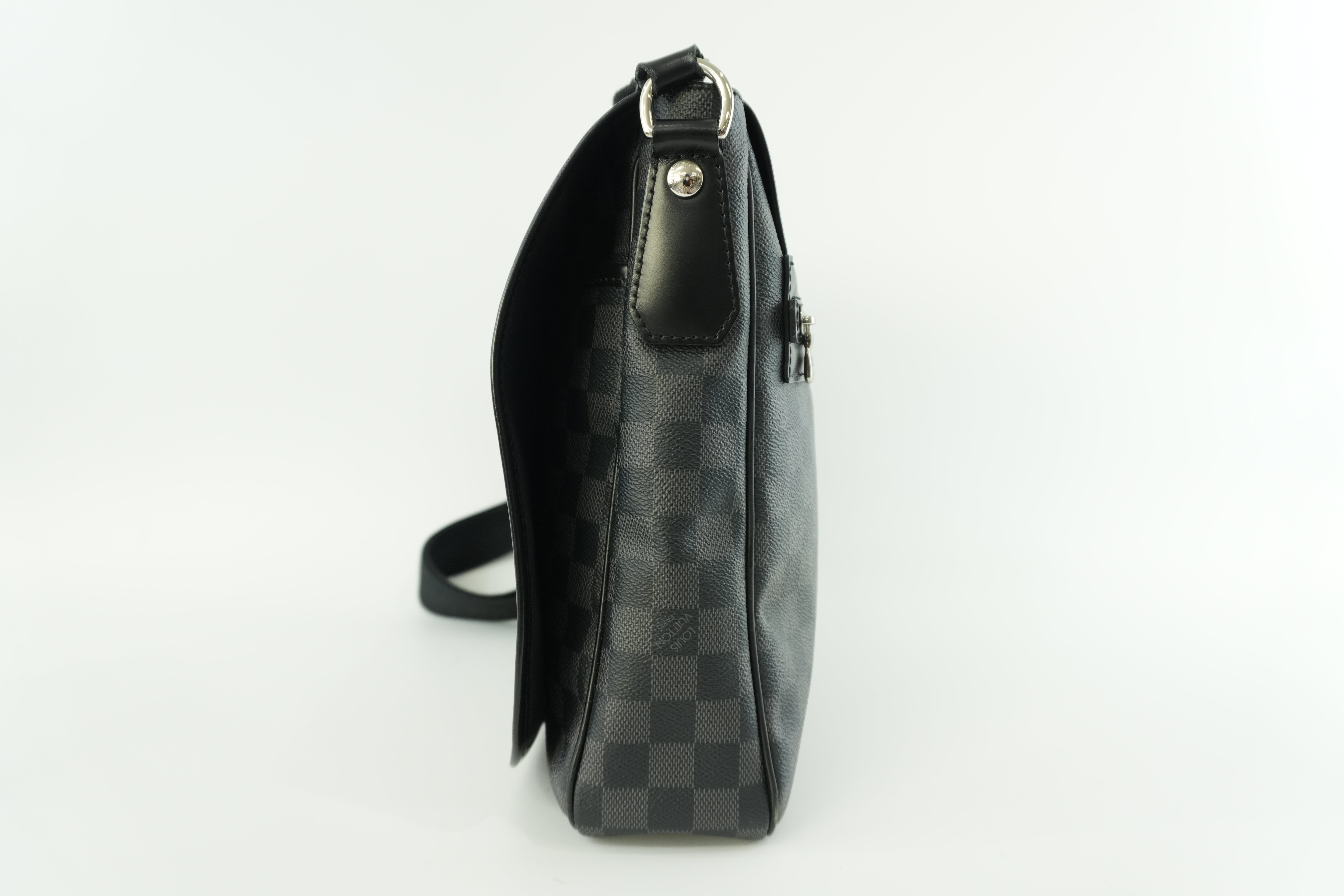 Louis Vuitton Damier Graphite Daniel MM Messenger Bag Used