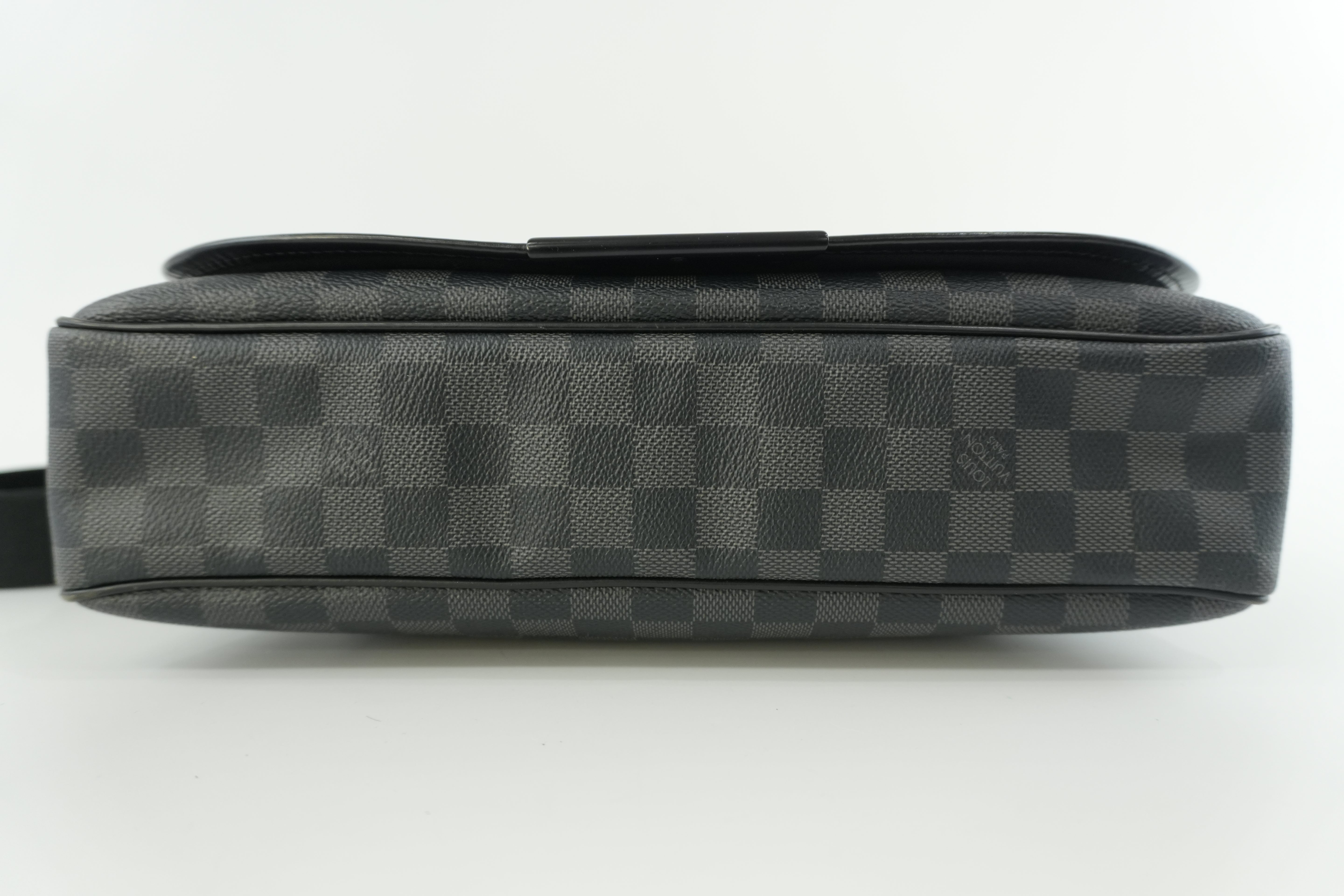 Louis Vuitton Damier Graphite Daniel MM Messenger Bag Used