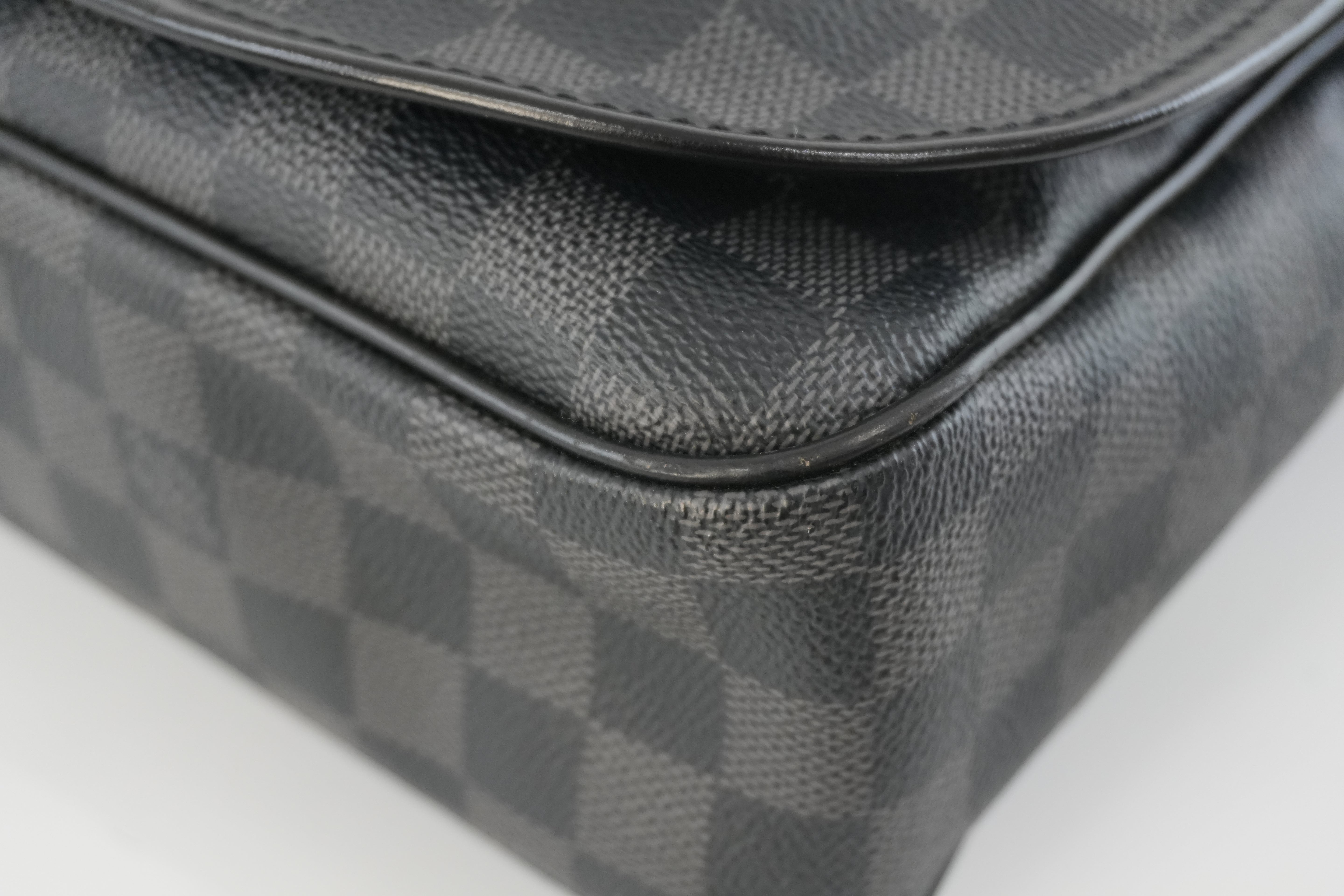 Louis Vuitton Damier Graphite Daniel MM Messenger Bag Used