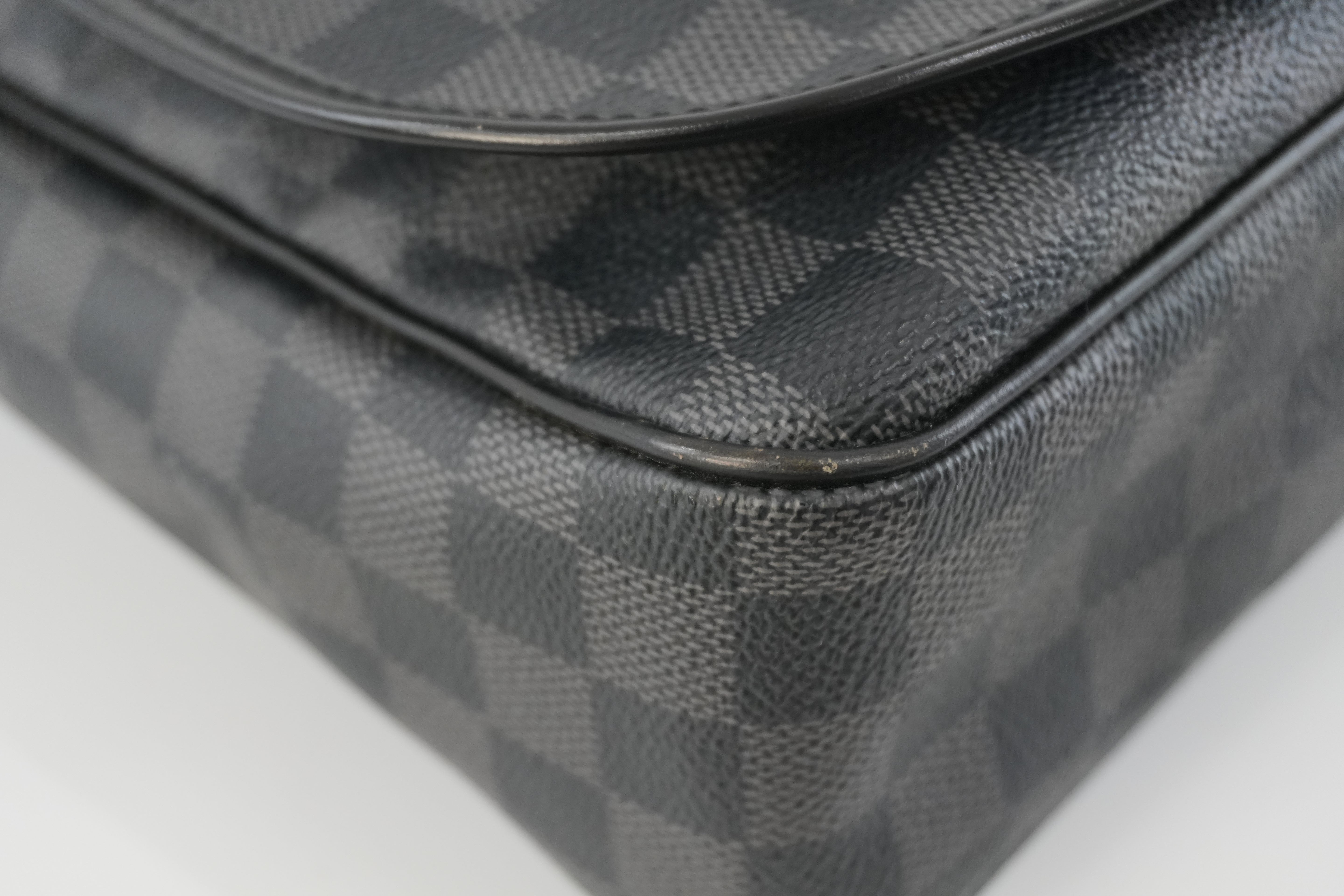 Louis Vuitton Damier Graphite Daniel MM Messenger Bag Used