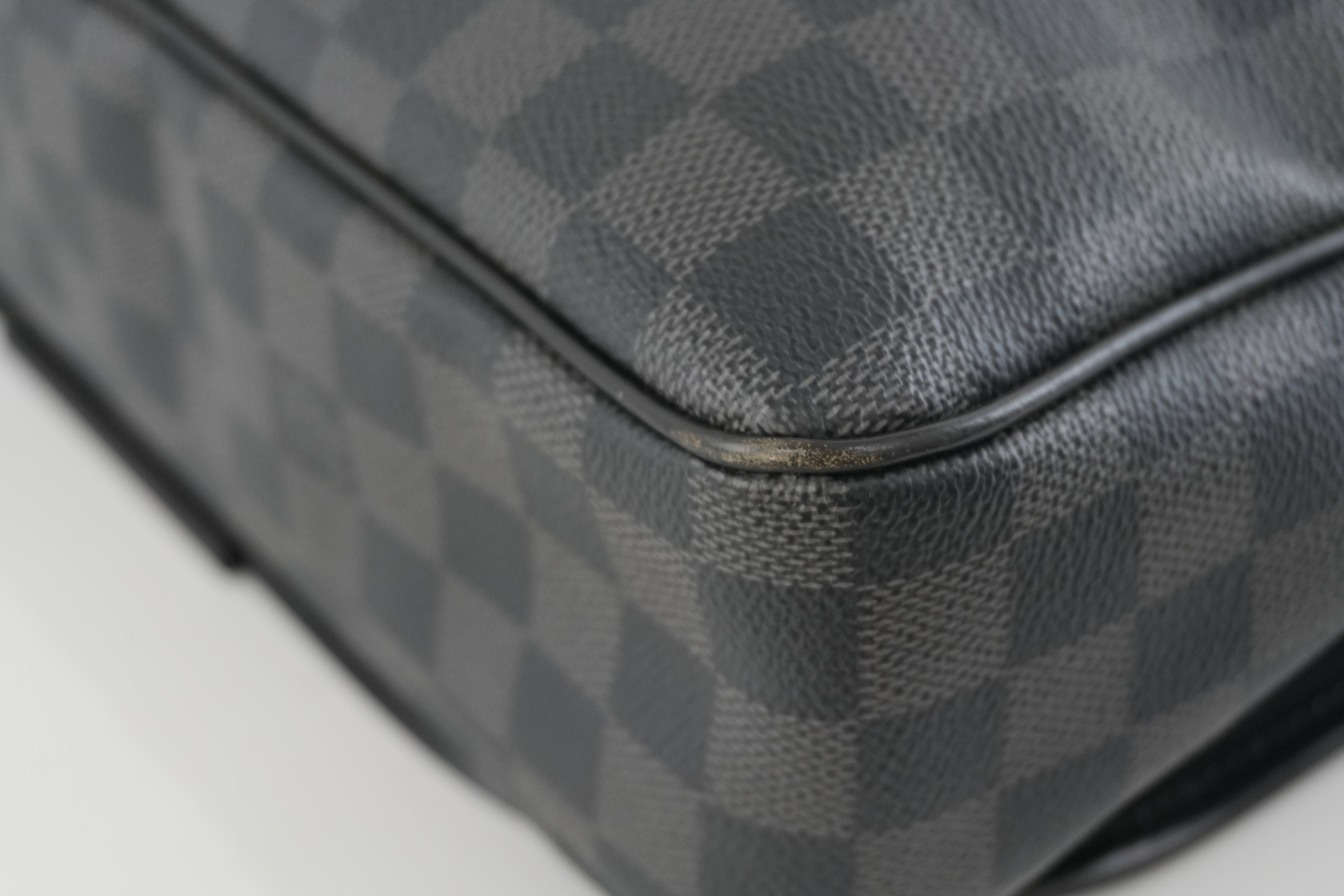 Louis Vuitton Damier Graphite Daniel MM Messenger Bag Used