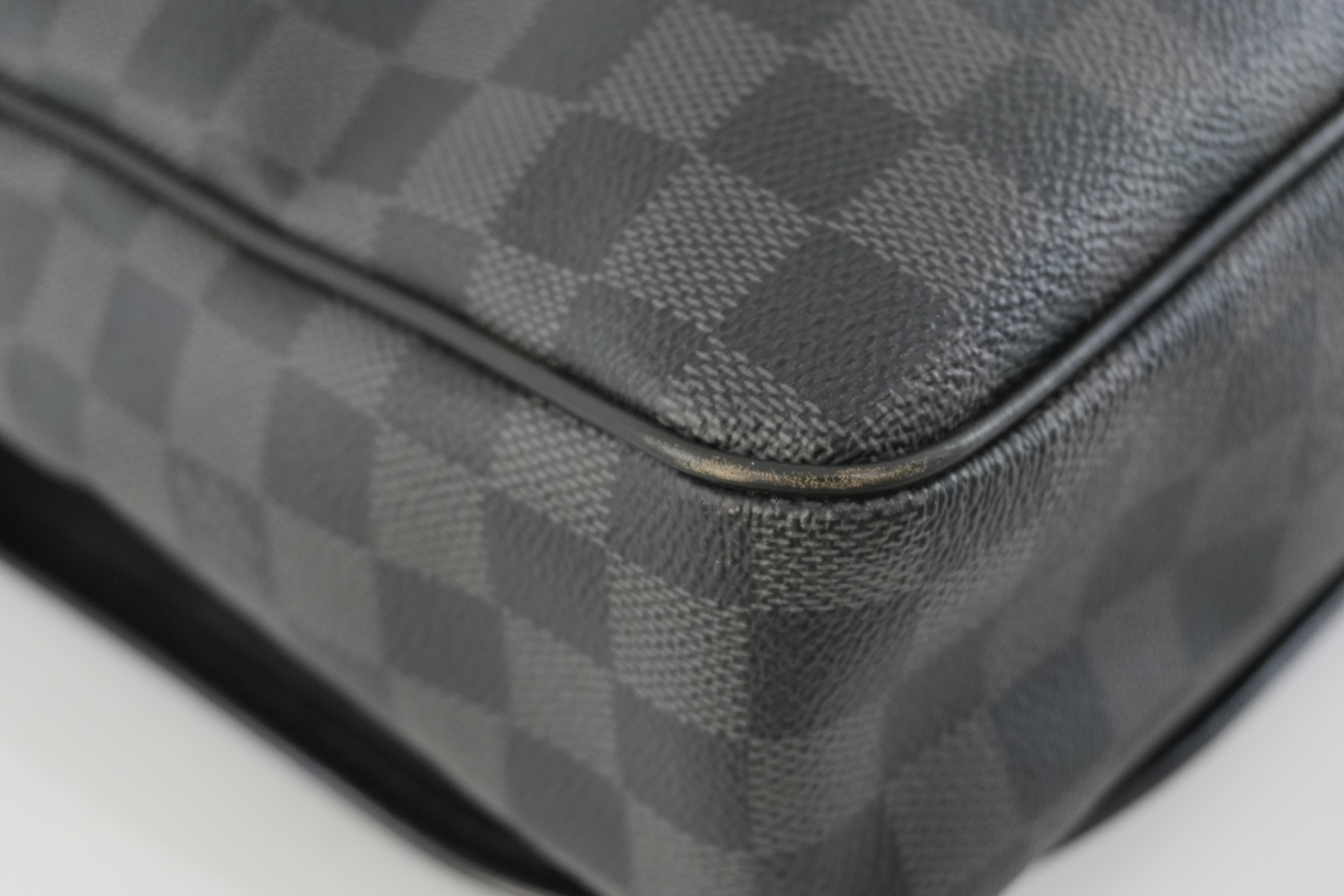 Louis Vuitton Damier Graphite Daniel MM Messenger Bag Used