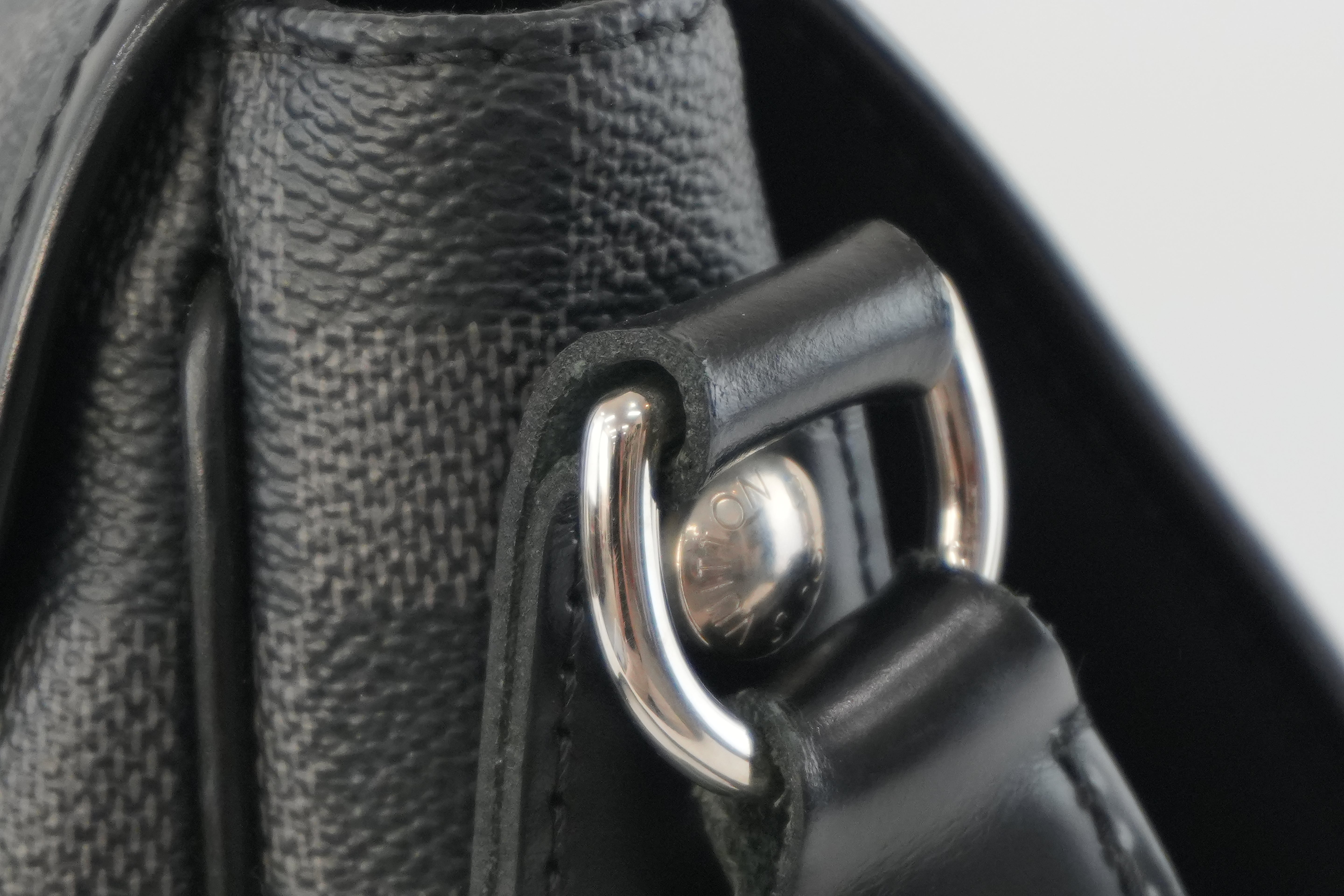 Louis Vuitton Damier Graphite Daniel MM Messenger Bag Used