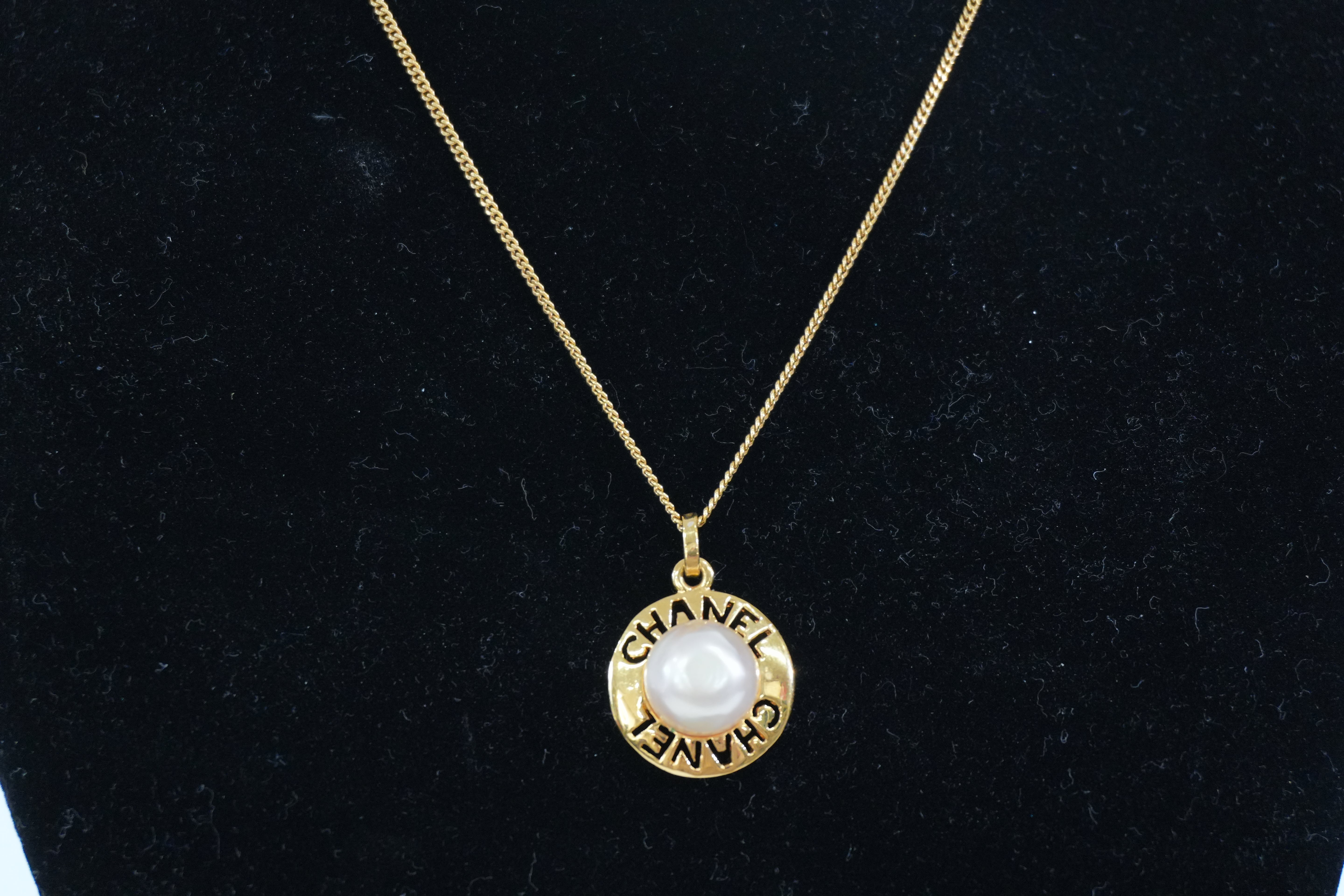 Pre-owned Chanel Pearl Necklace Gold