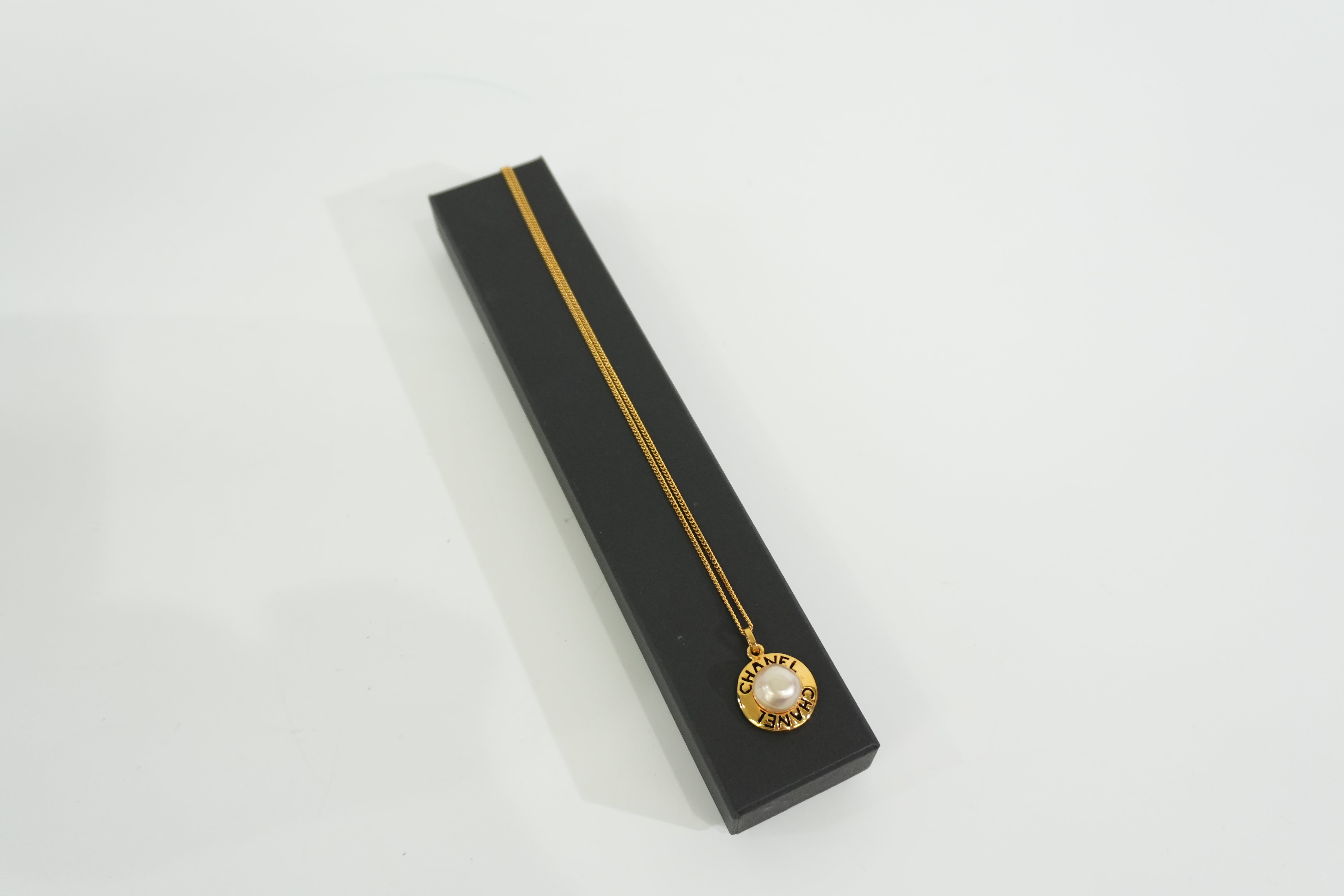 Pre-owned Chanel Pearl Necklace Gold