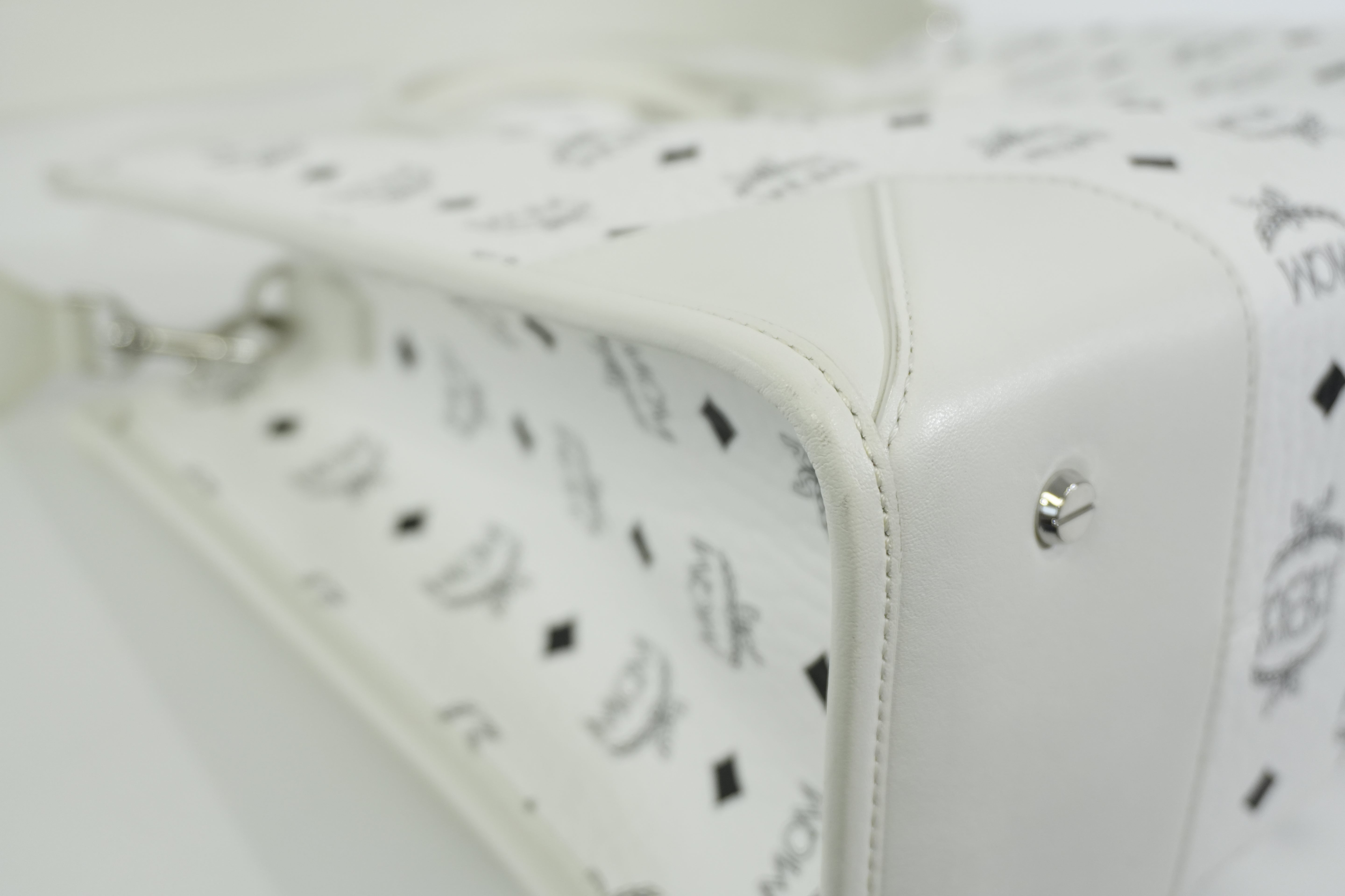 Pre-owned MCM Two Way Shoulder Bag White