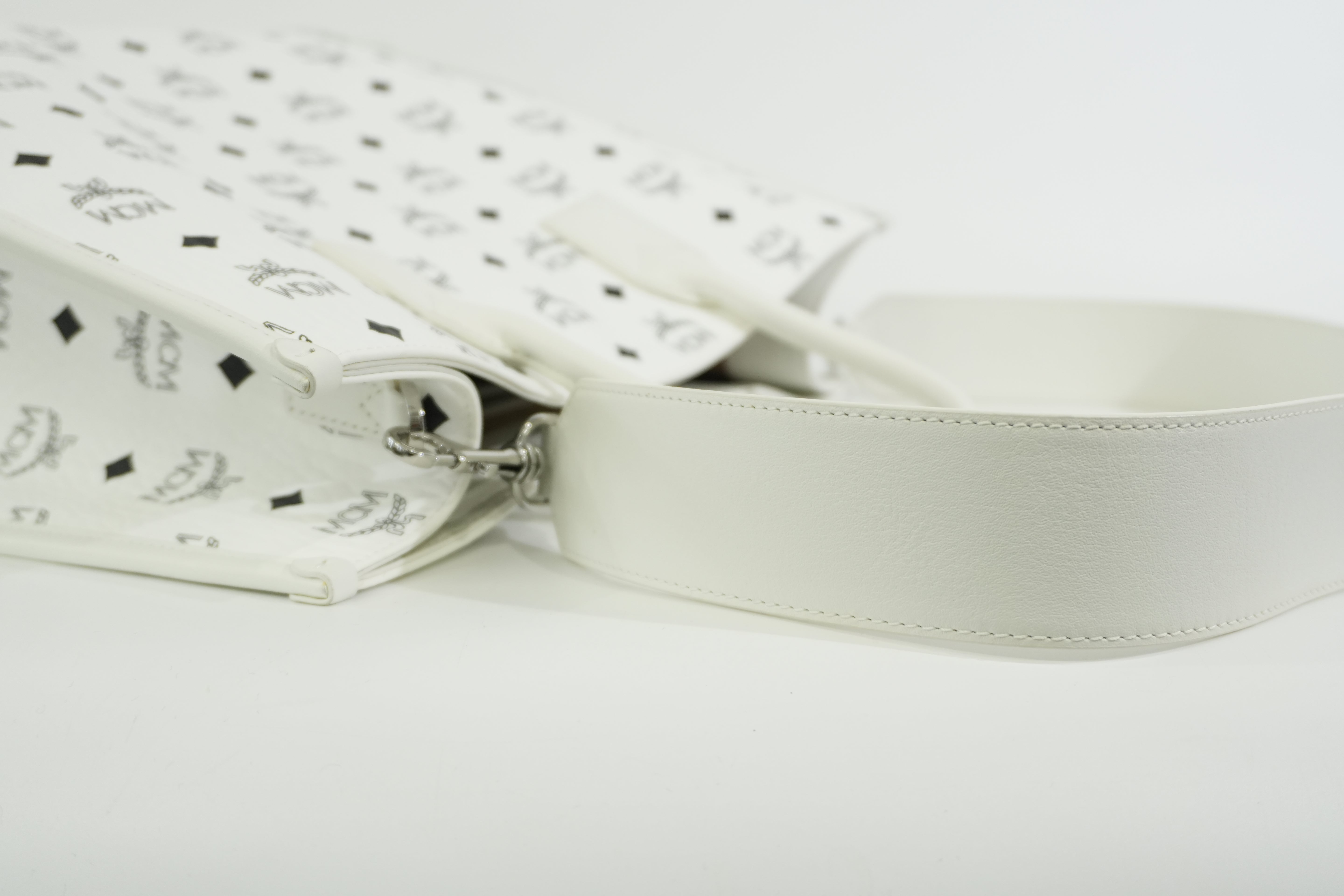 Pre-owned MCM Two Way Shoulder Bag White