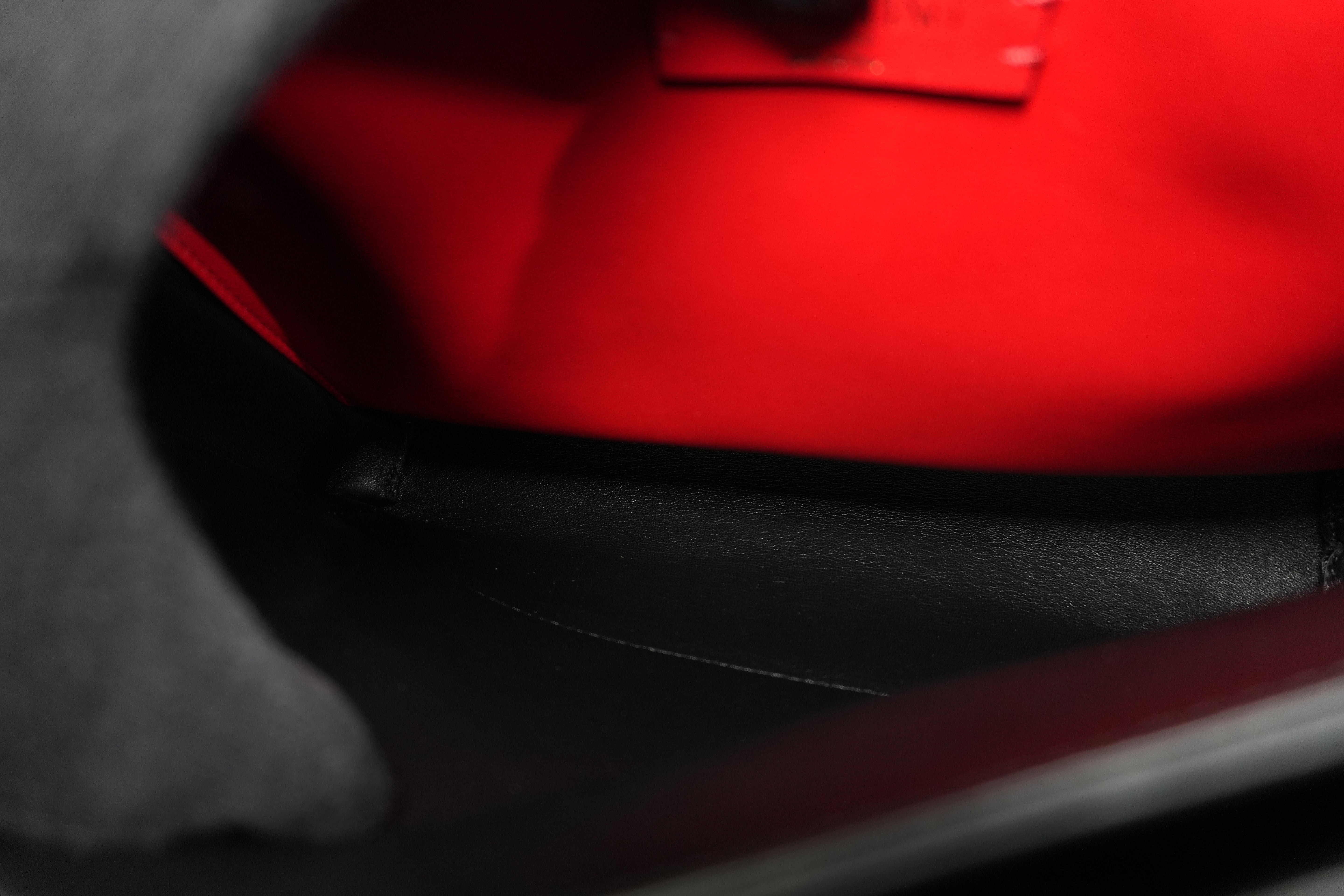 Pre-owned Valentino Garavani VRING Shoulder Bag Black