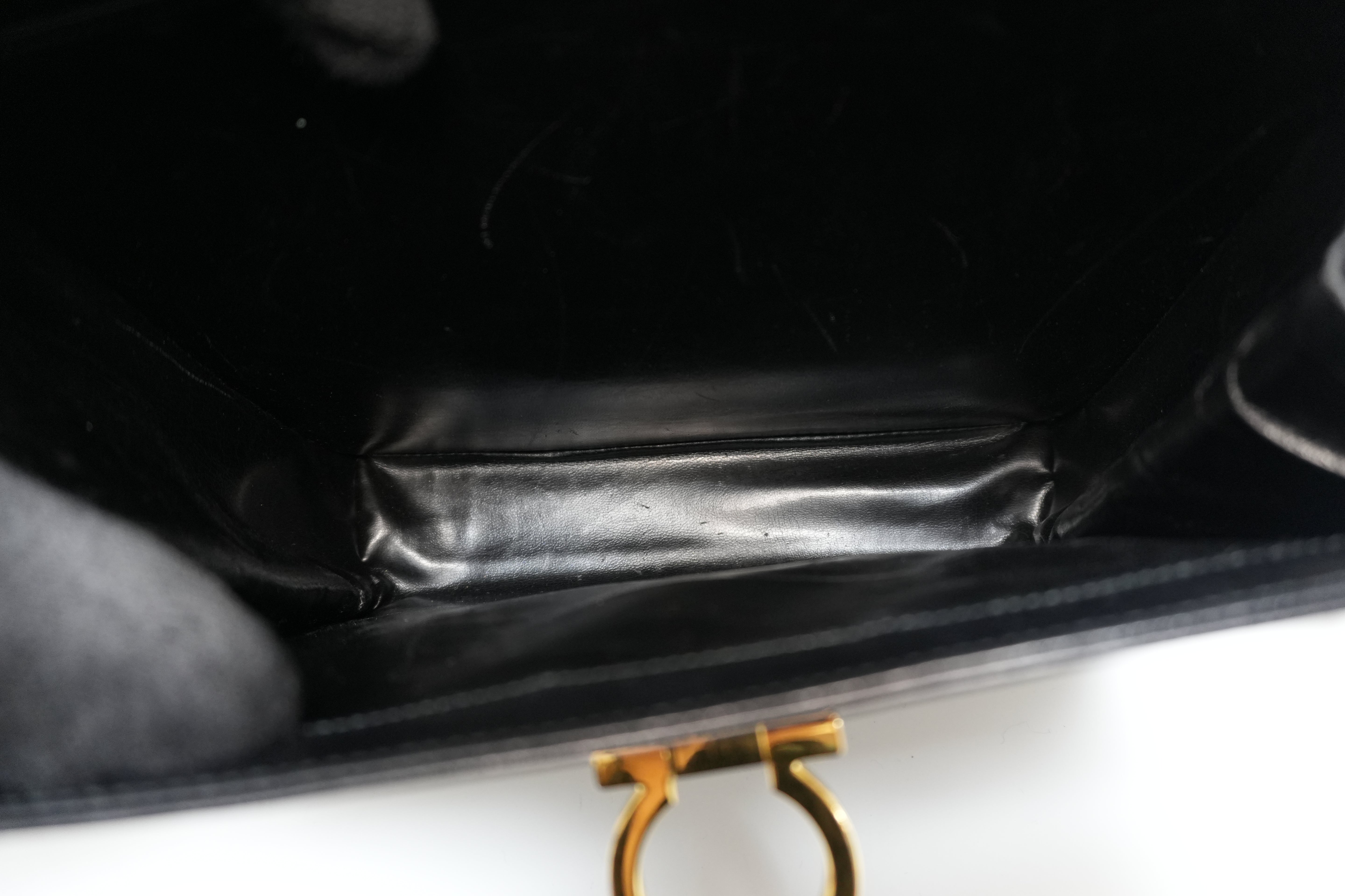 Ferragamo Gancini Handbag Black Leather Used
