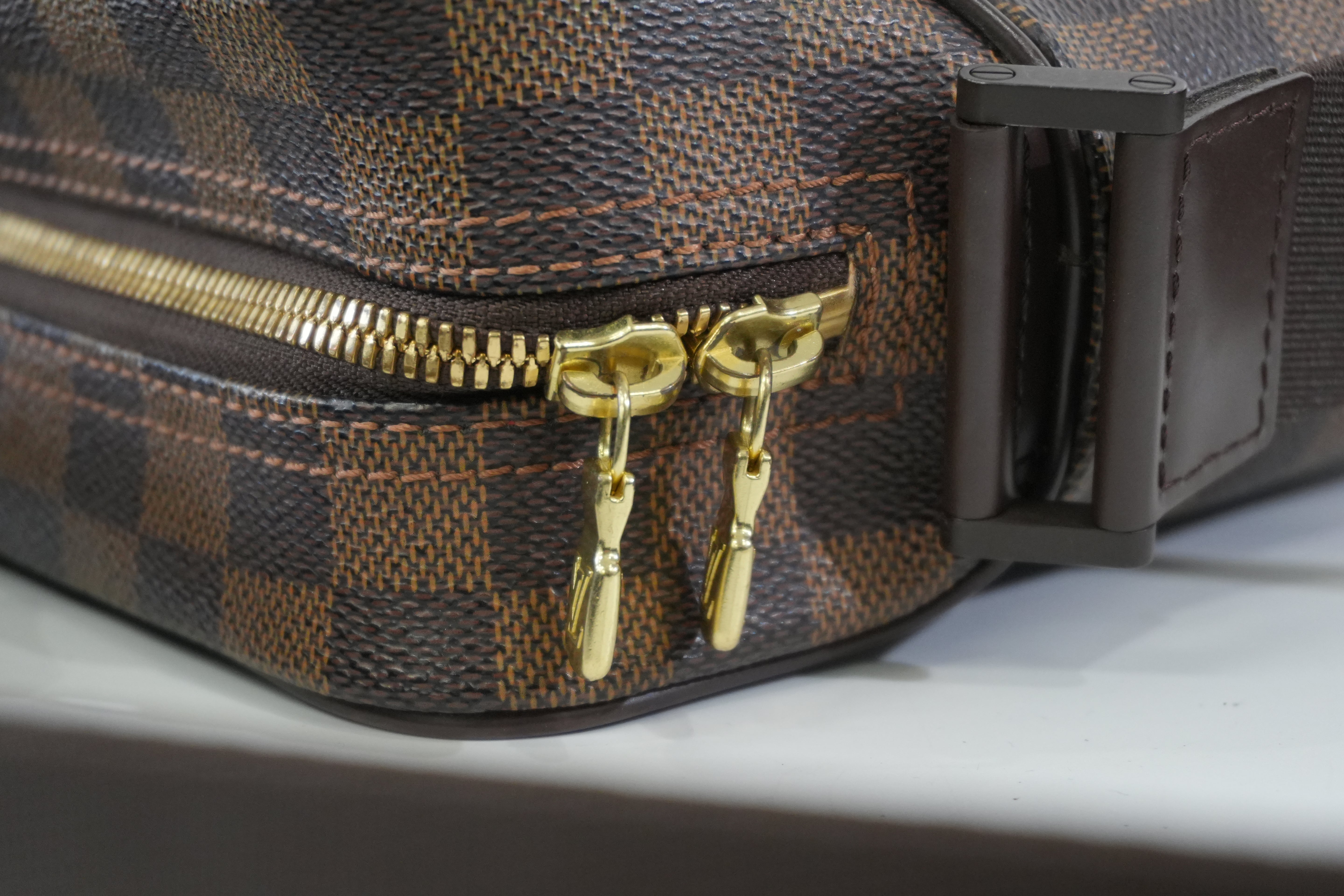 Pre-owned Louis Vuitton Damier Ebene Olav PM Crossbody Bag