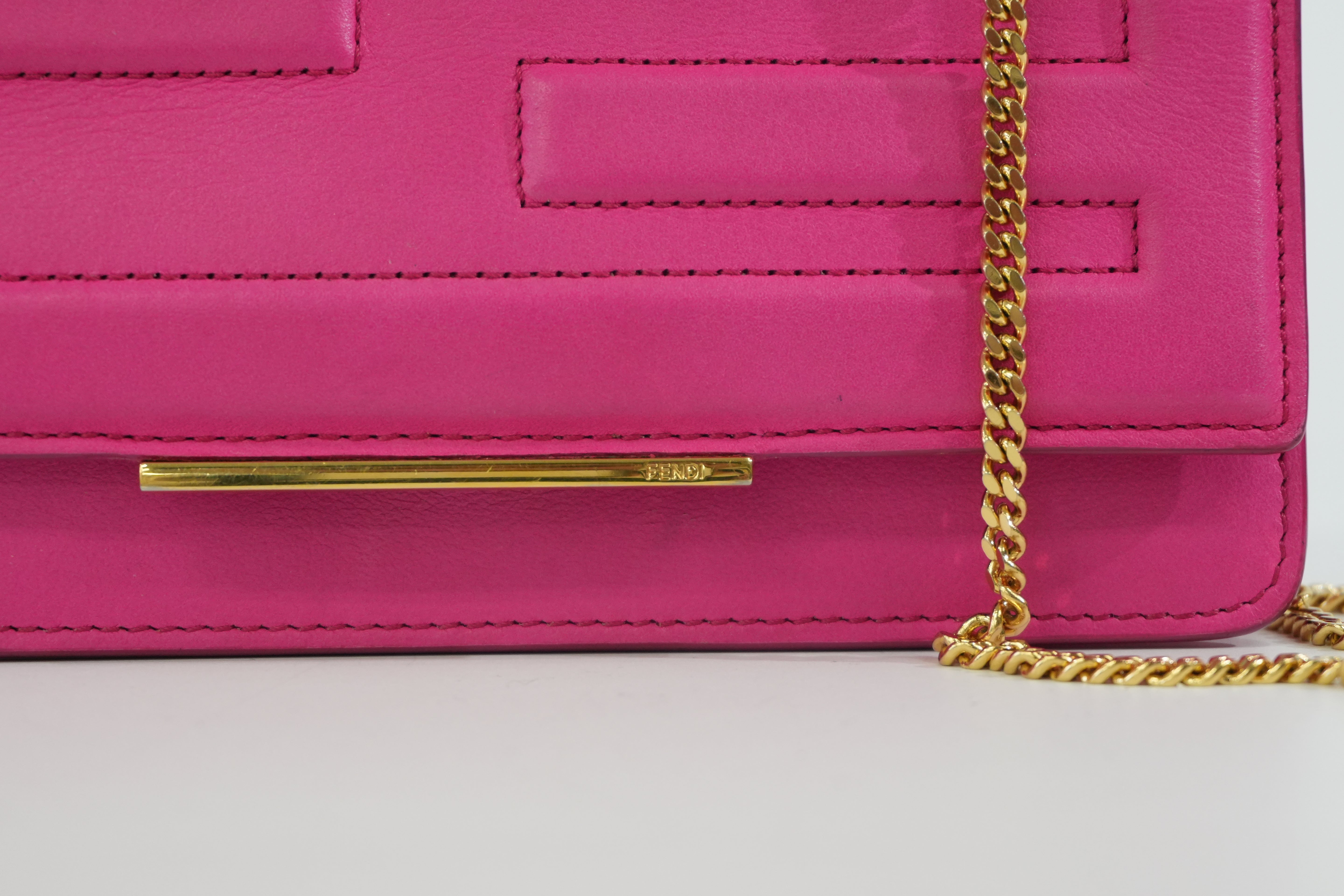 Pre-owned Fendi Wallet on Chain Pink