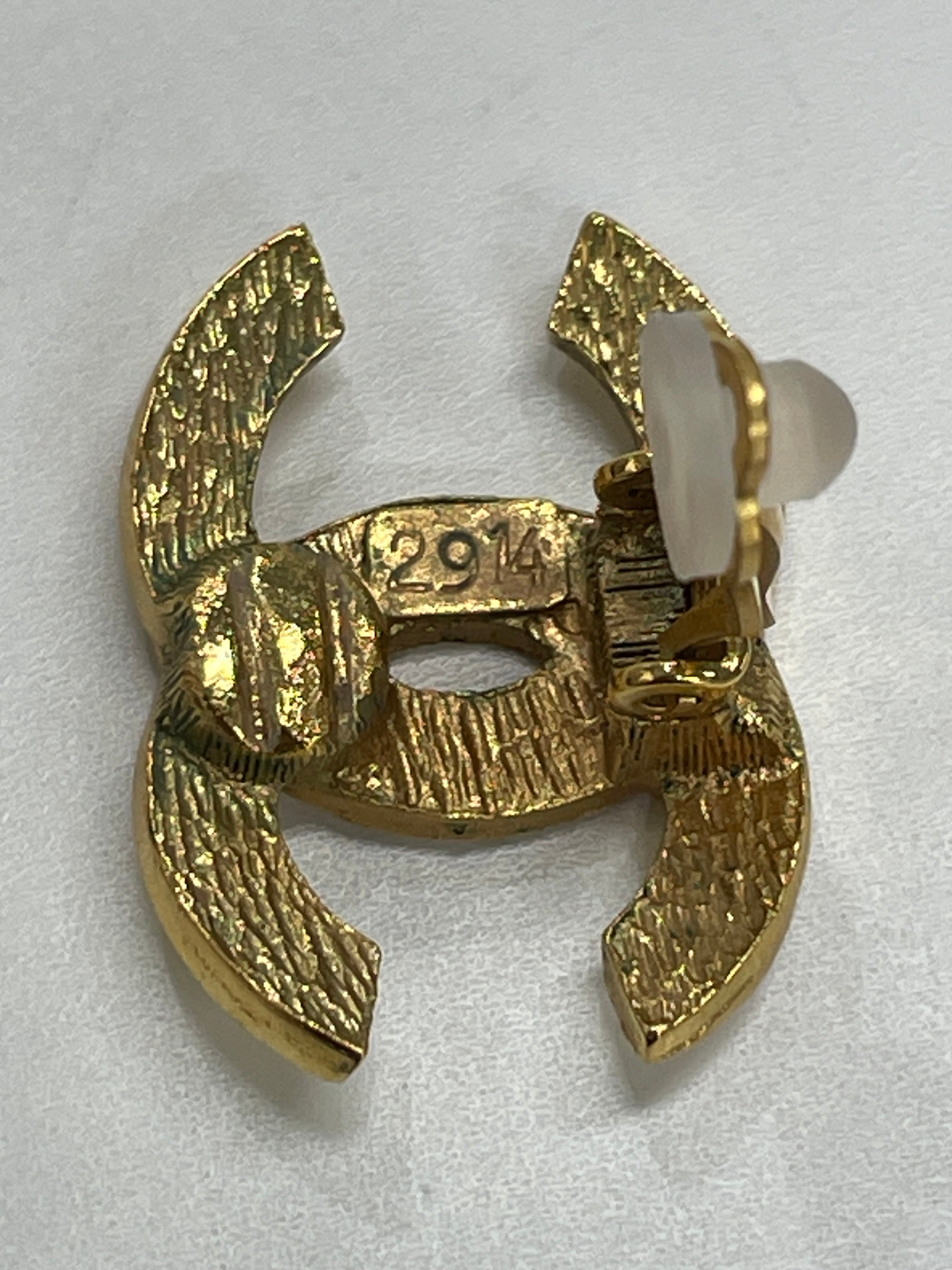 Chanel Clip on Earrings Gold Tone Used