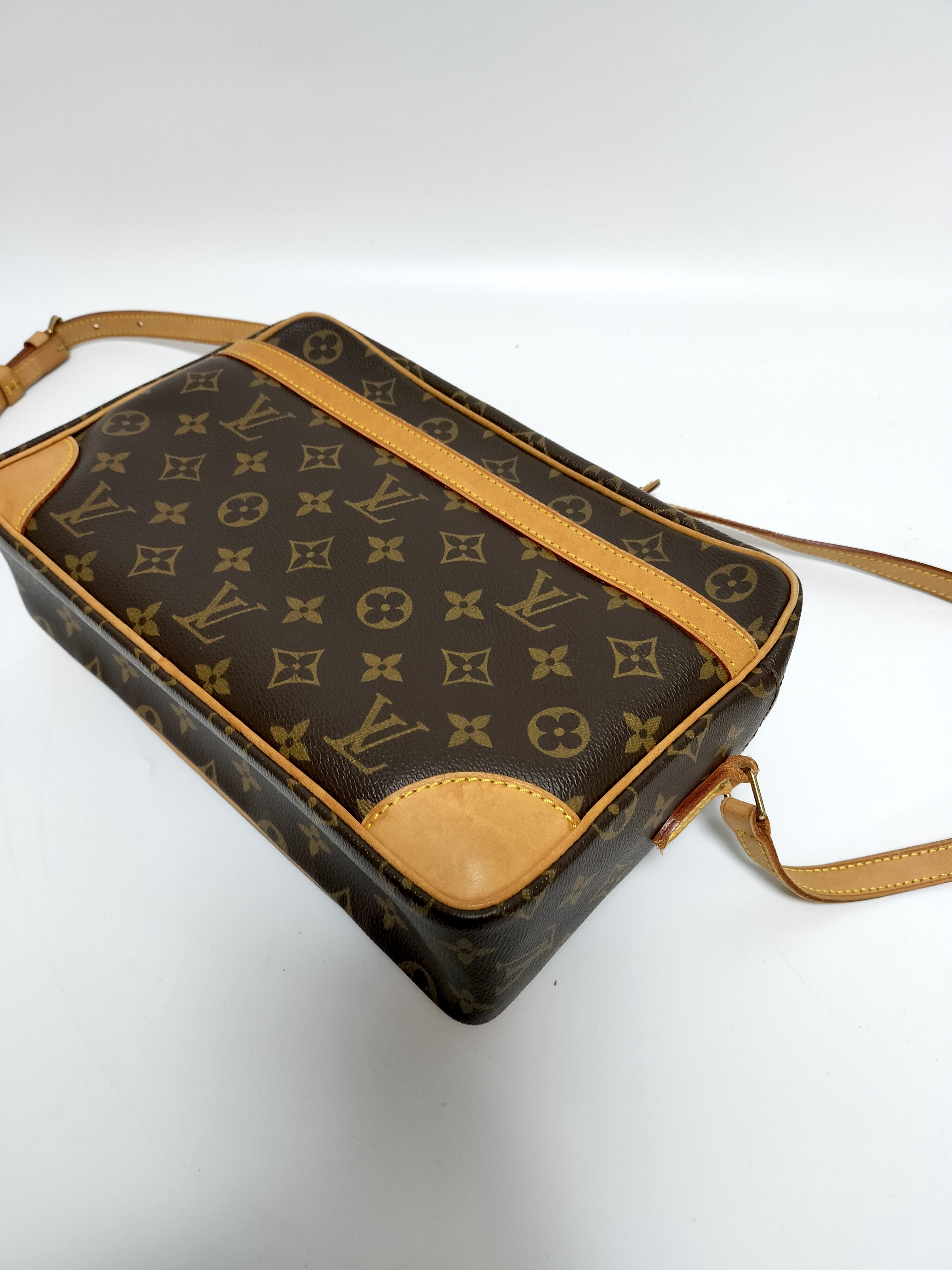 Louis Vuitton Trocadero 30 Shoulder Bag Used