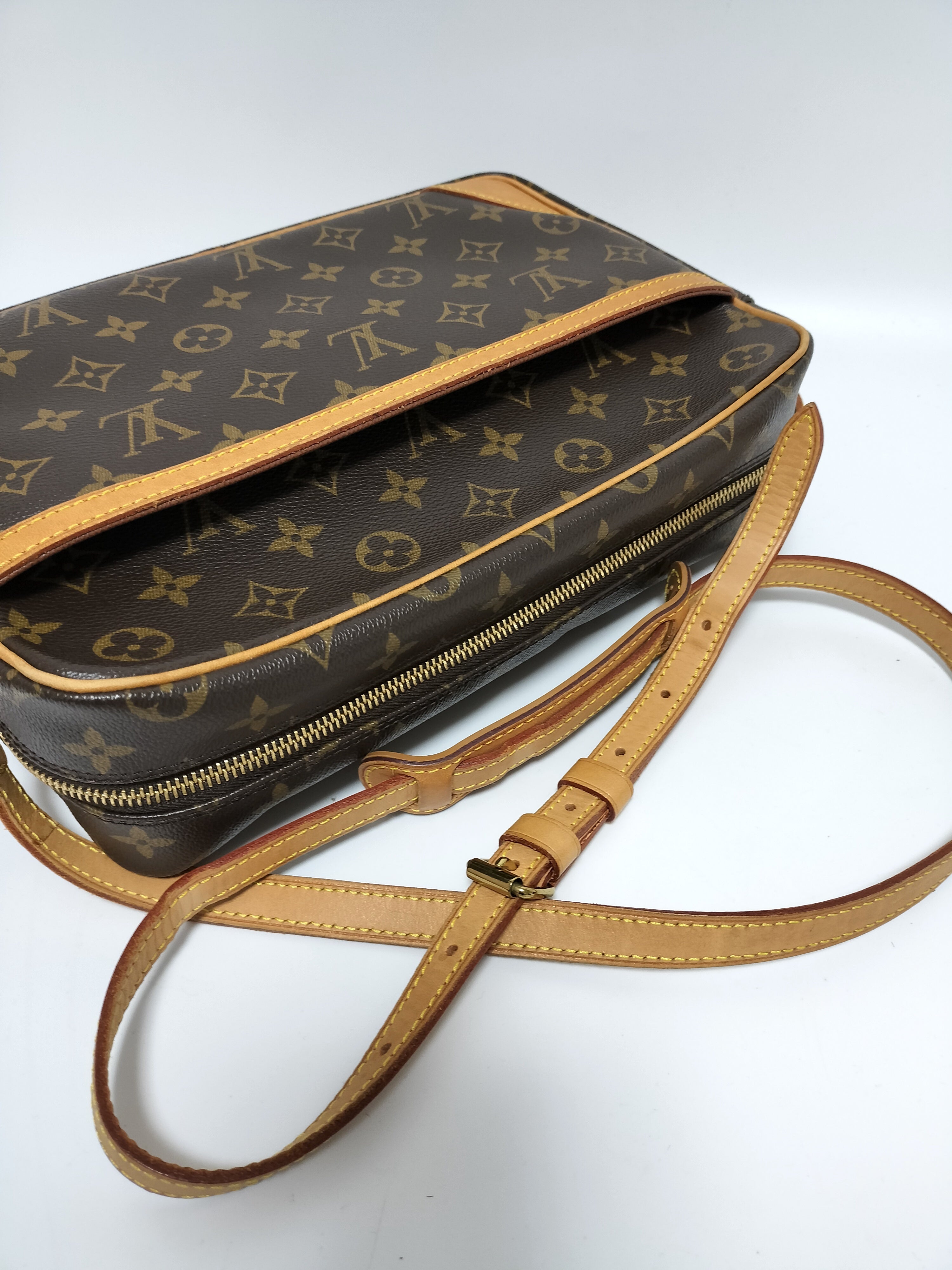 Louis Vuitton Trocadero 30 Shoulder Bag Used