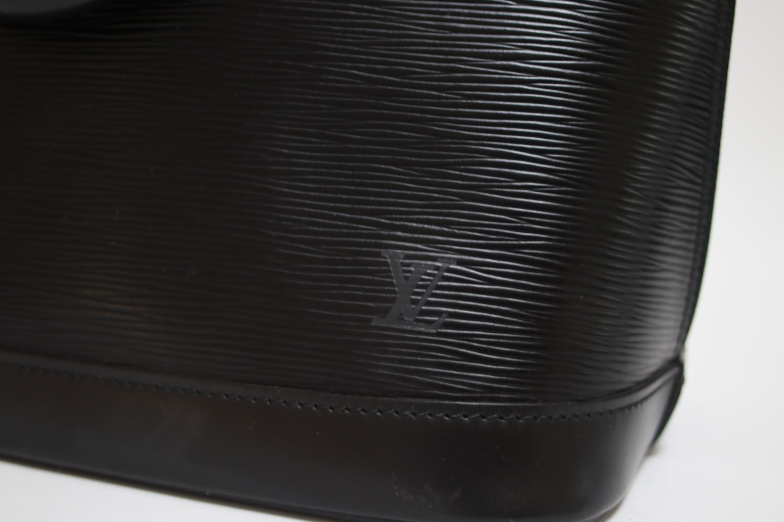 Louis Vuitton Alma PM Epi Black Handbag Used
