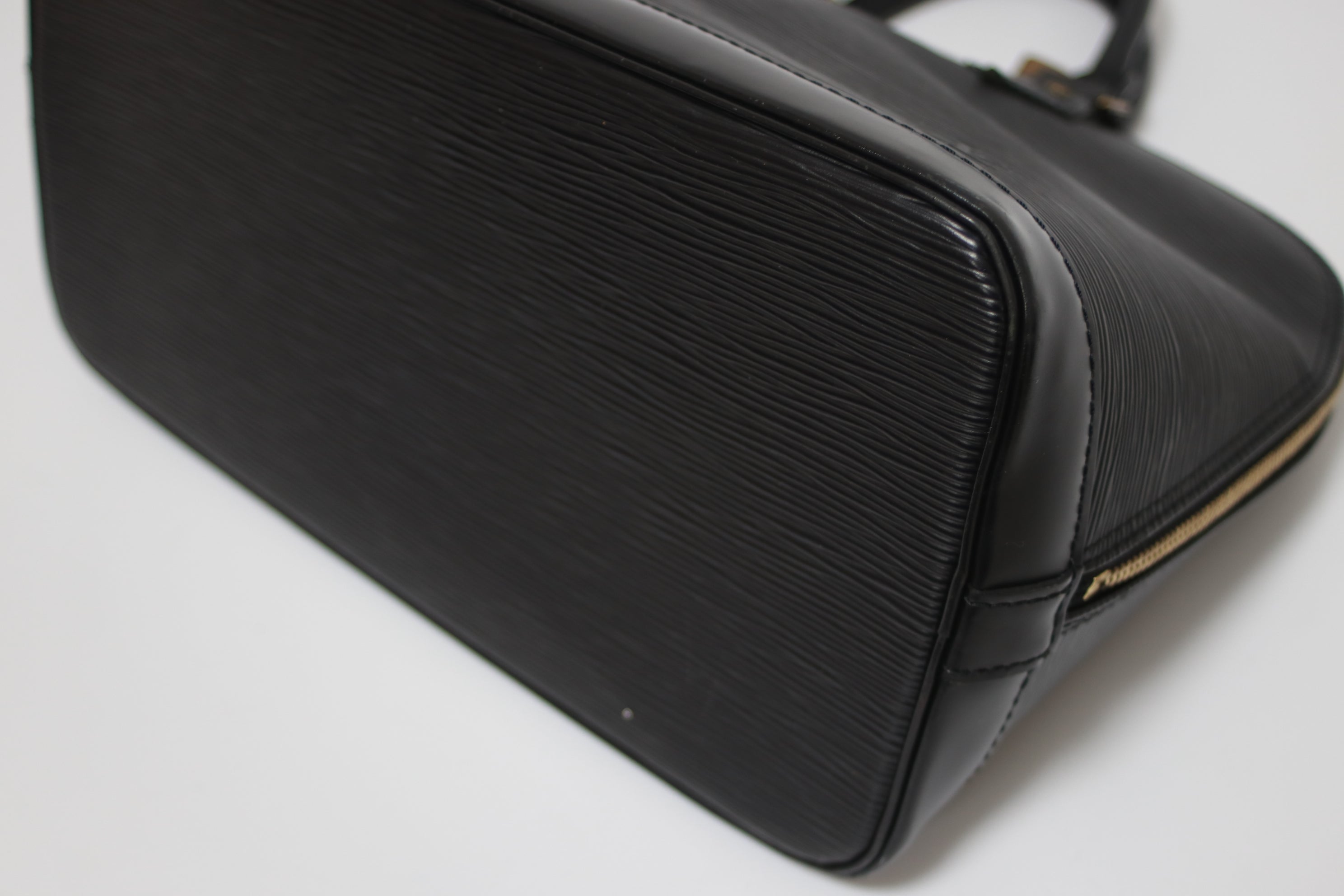 Louis Vuitton Alma PM Epi Leather Handbag Black Used