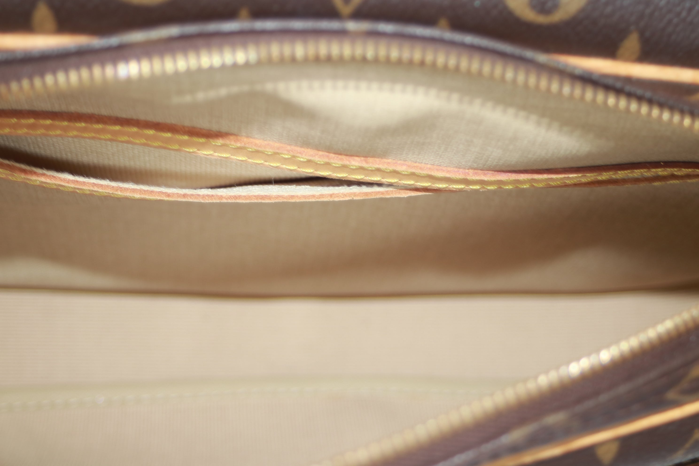 Louis Vuitton Reporter PM Messenger Bag Used