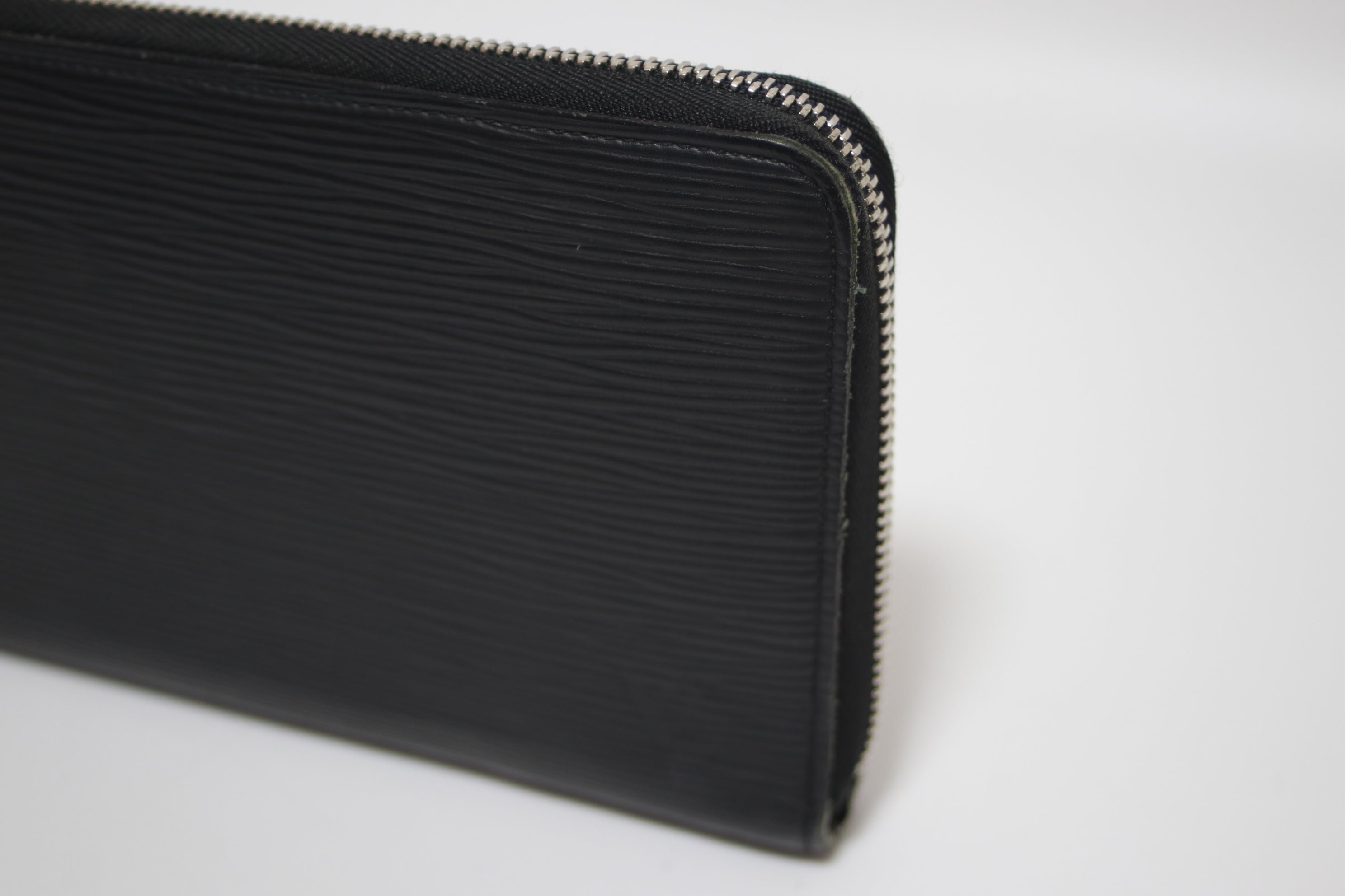 Louis Vuitton Zippy Organizer Epi Black Used