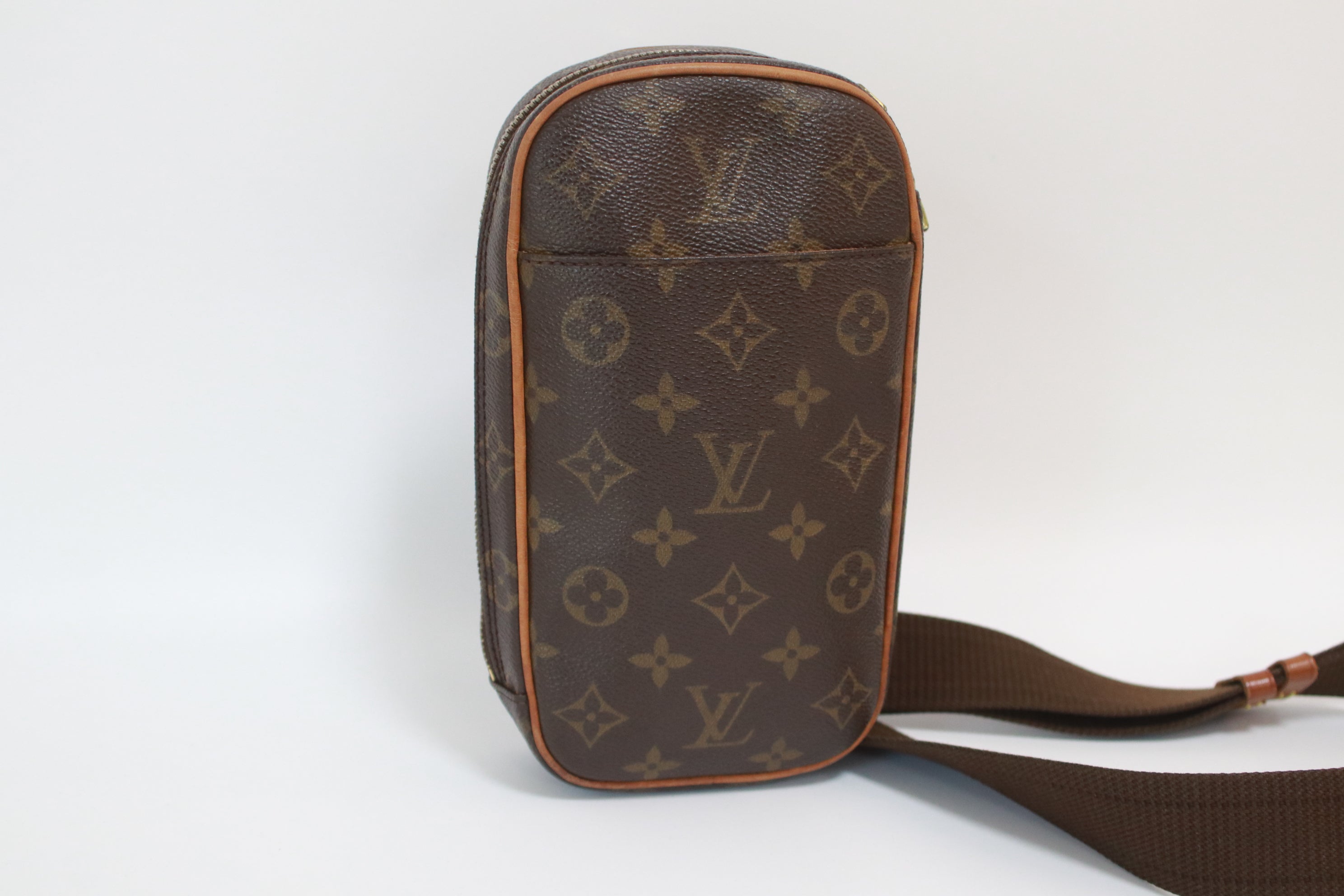 LOUIS VUITTON POCHETTE GANGE BODY BAG USED