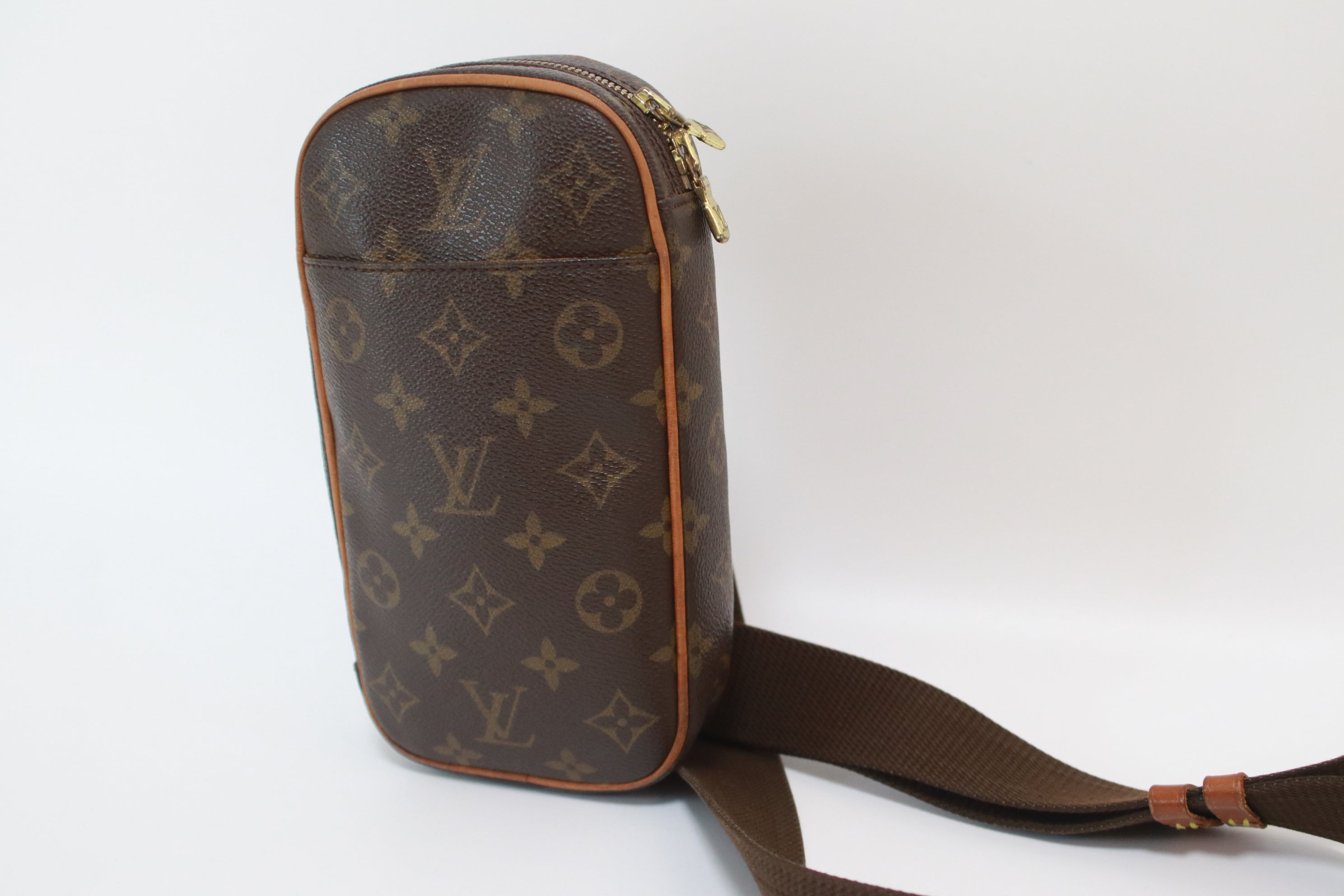 LOUIS VUITTON POCHETTE GANGE BODY BAG USED