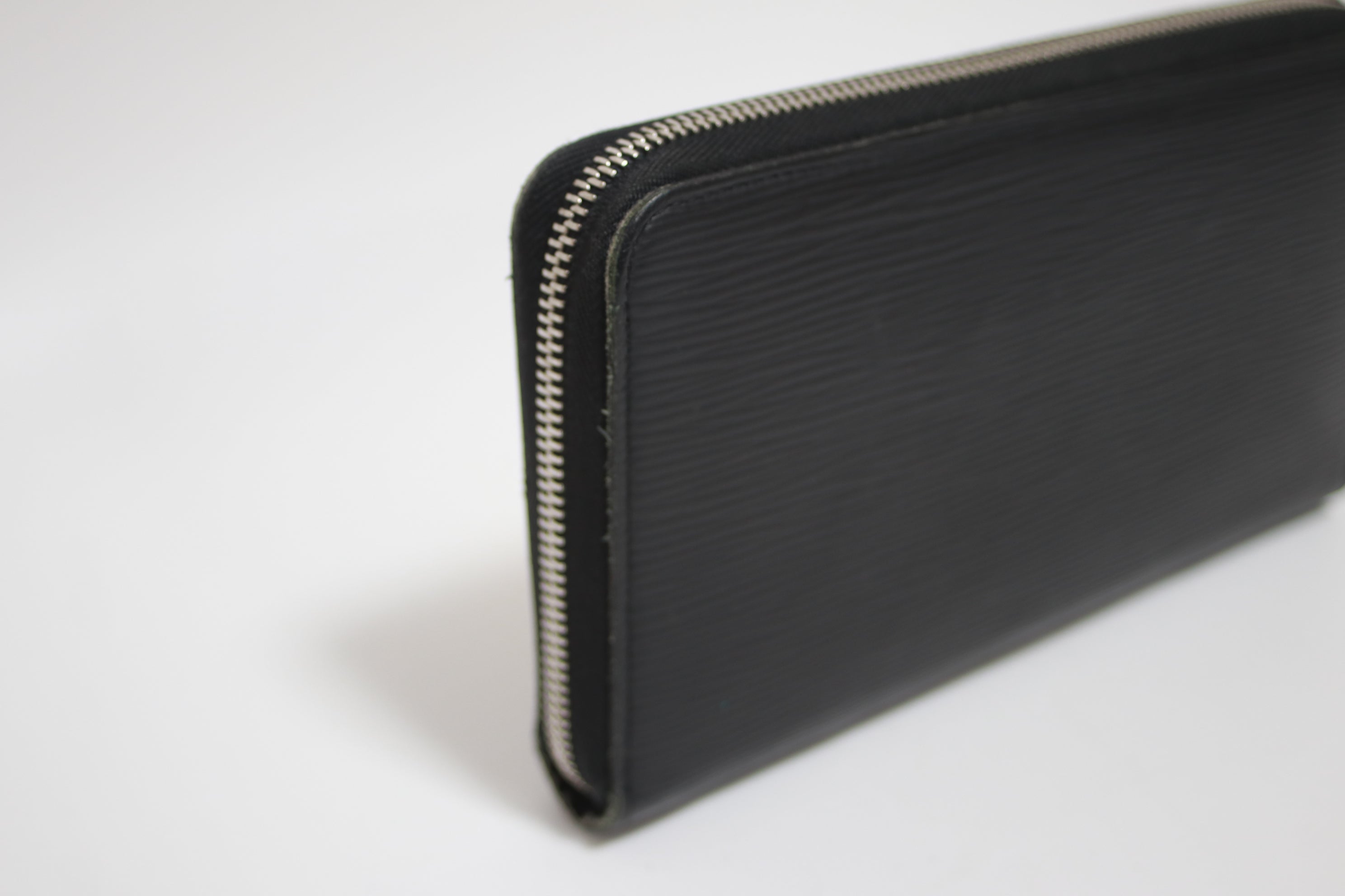 Louis Vuitton Zippy Organizer Epi Black Used