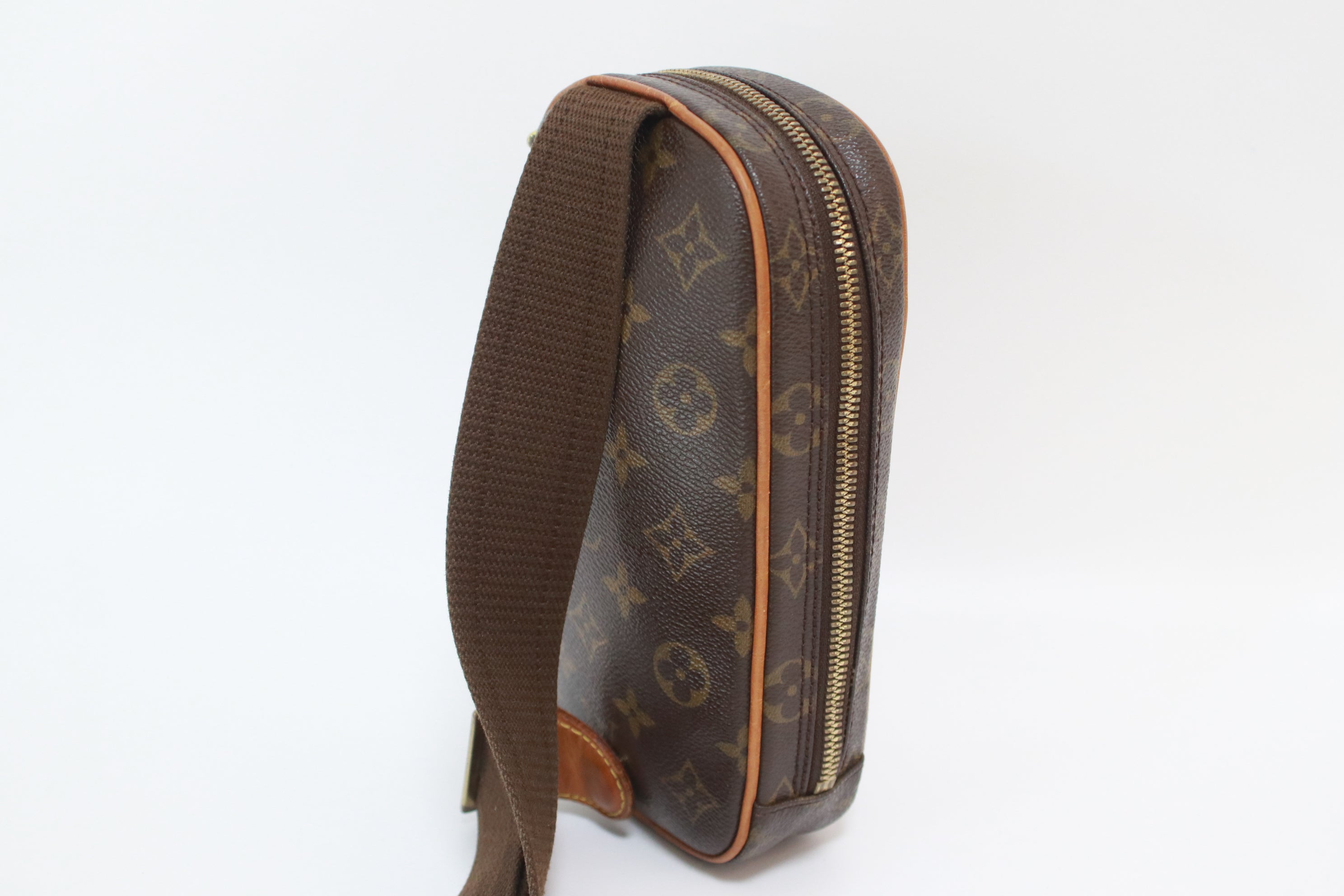 LOUIS VUITTON POCHETTE GANGE BODY BAG USED