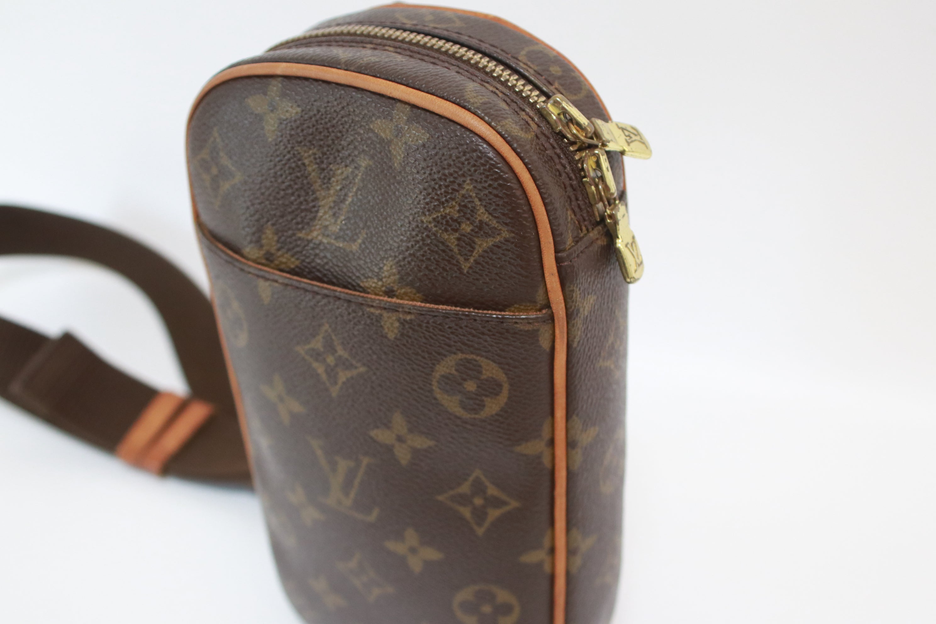 LOUIS VUITTON POCHETTE GANGE BODY BAG USED