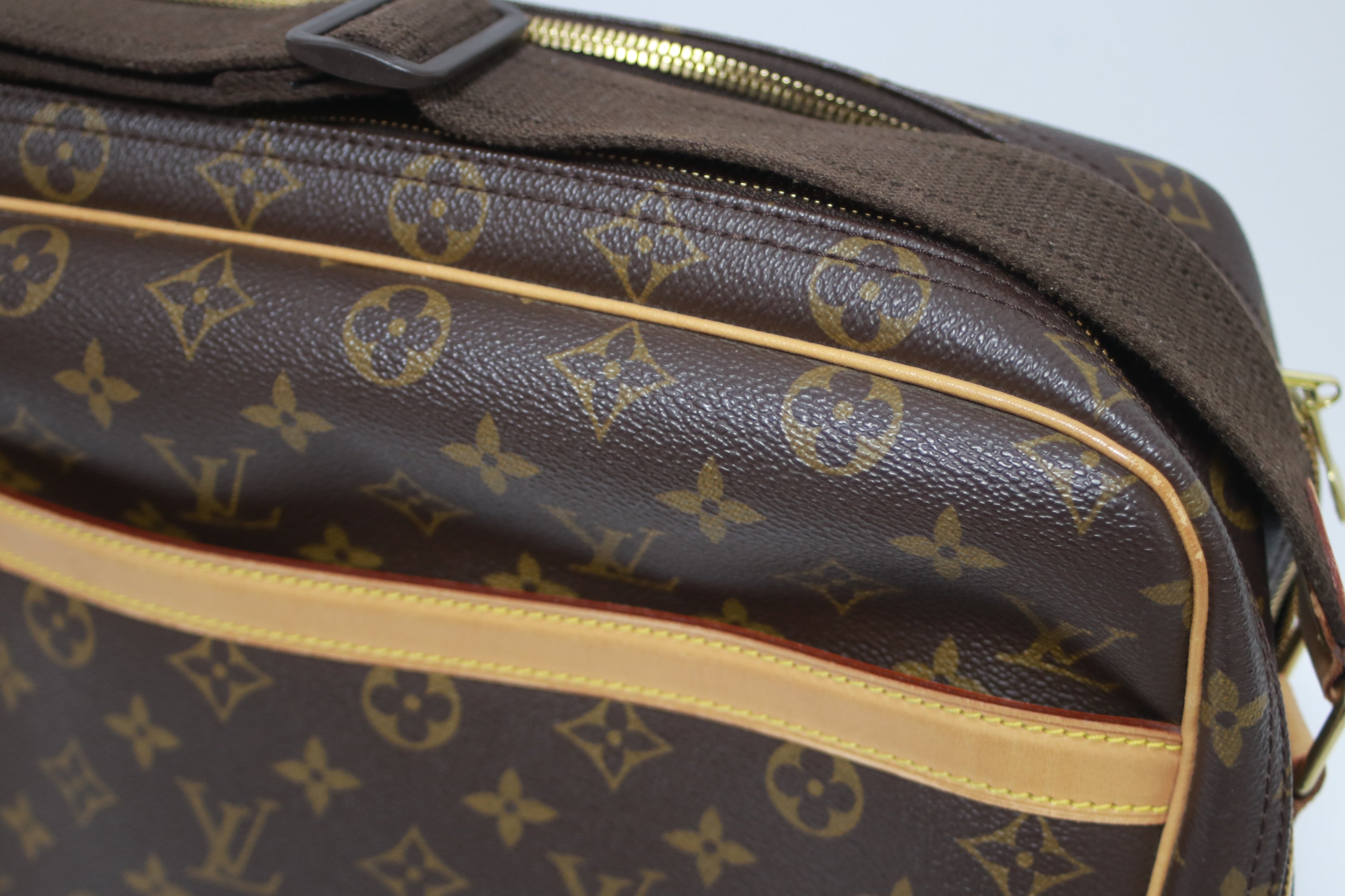 Louis Vuitton Reporter GM Messenger Bag Used