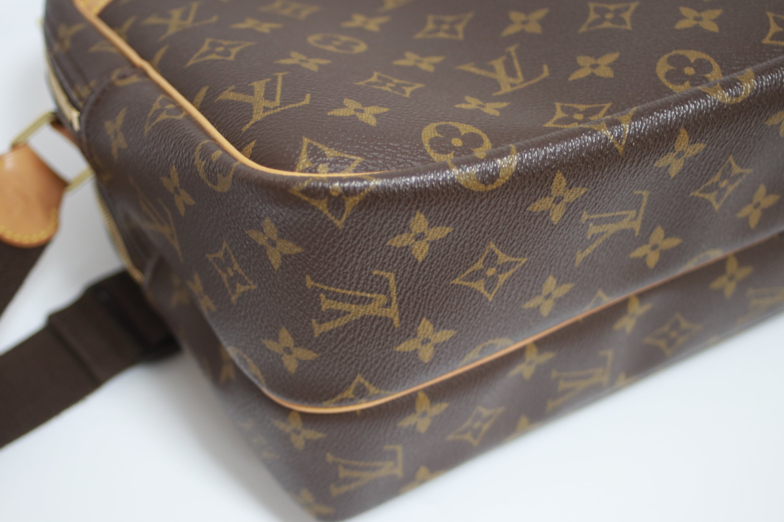 Louis Vuitton Reporter GM Messenger Bag Used