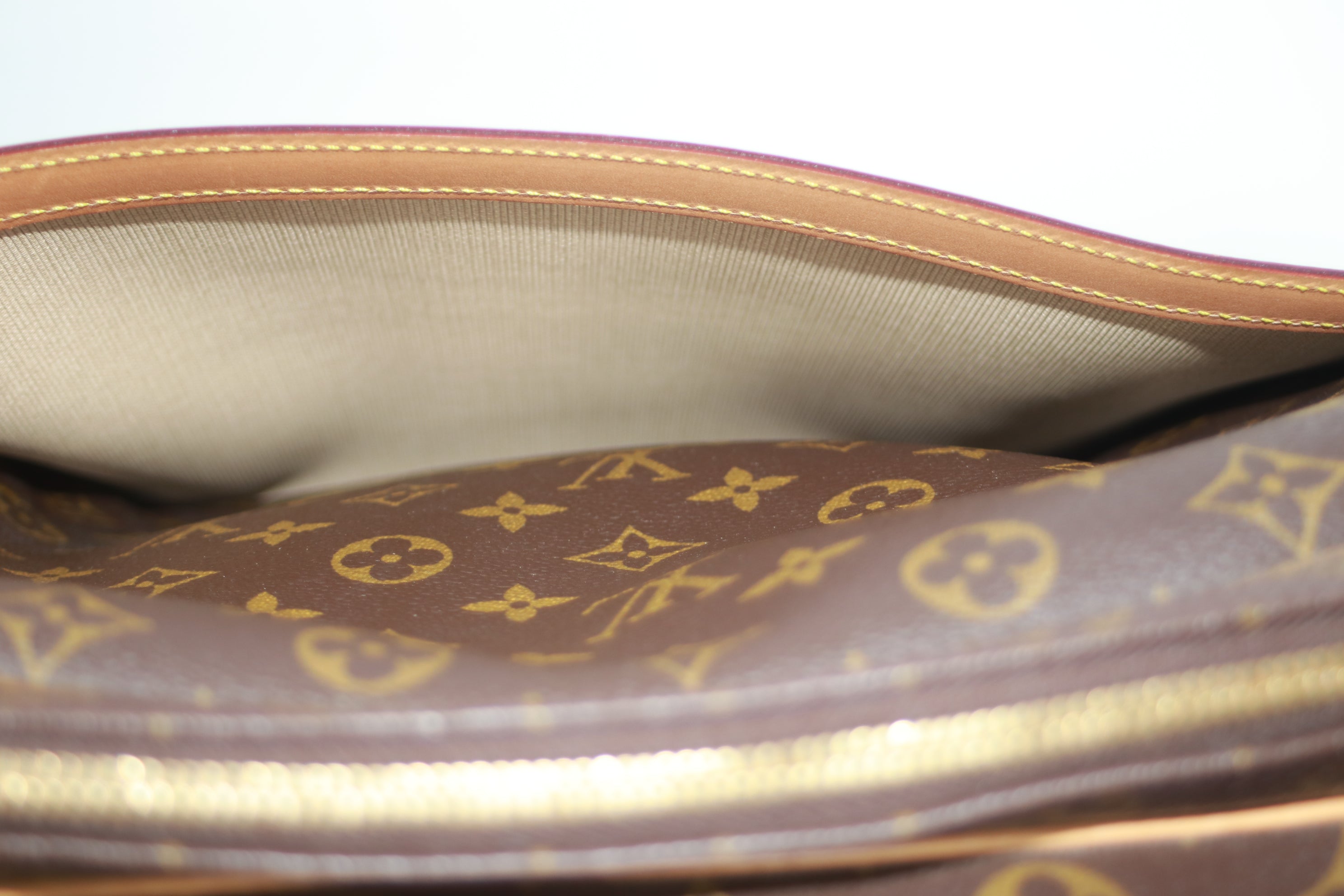 Louis Vuitton Reporter GM Messenger Bag Used