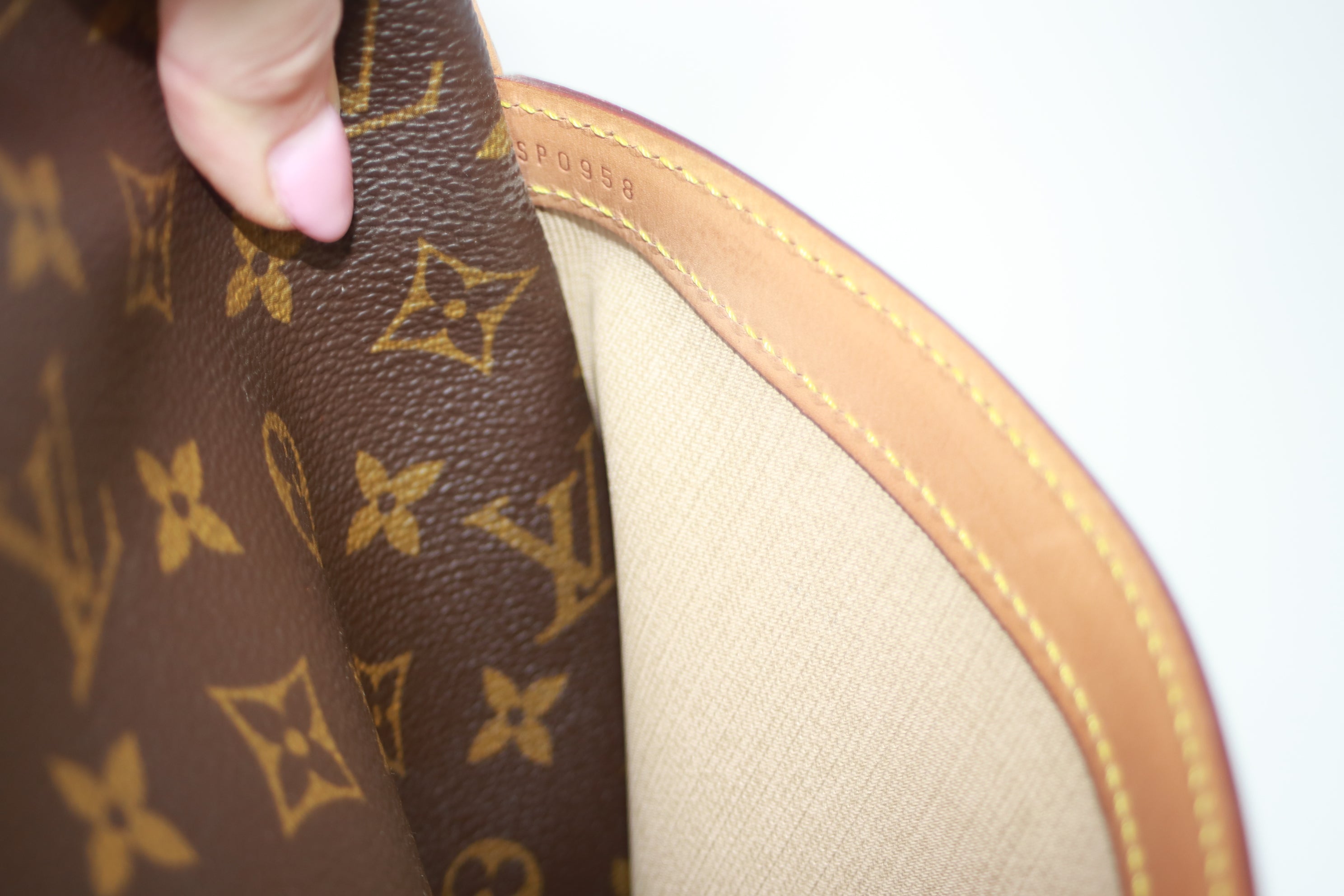 Louis Vuitton Reporter GM Messenger Bag Used
