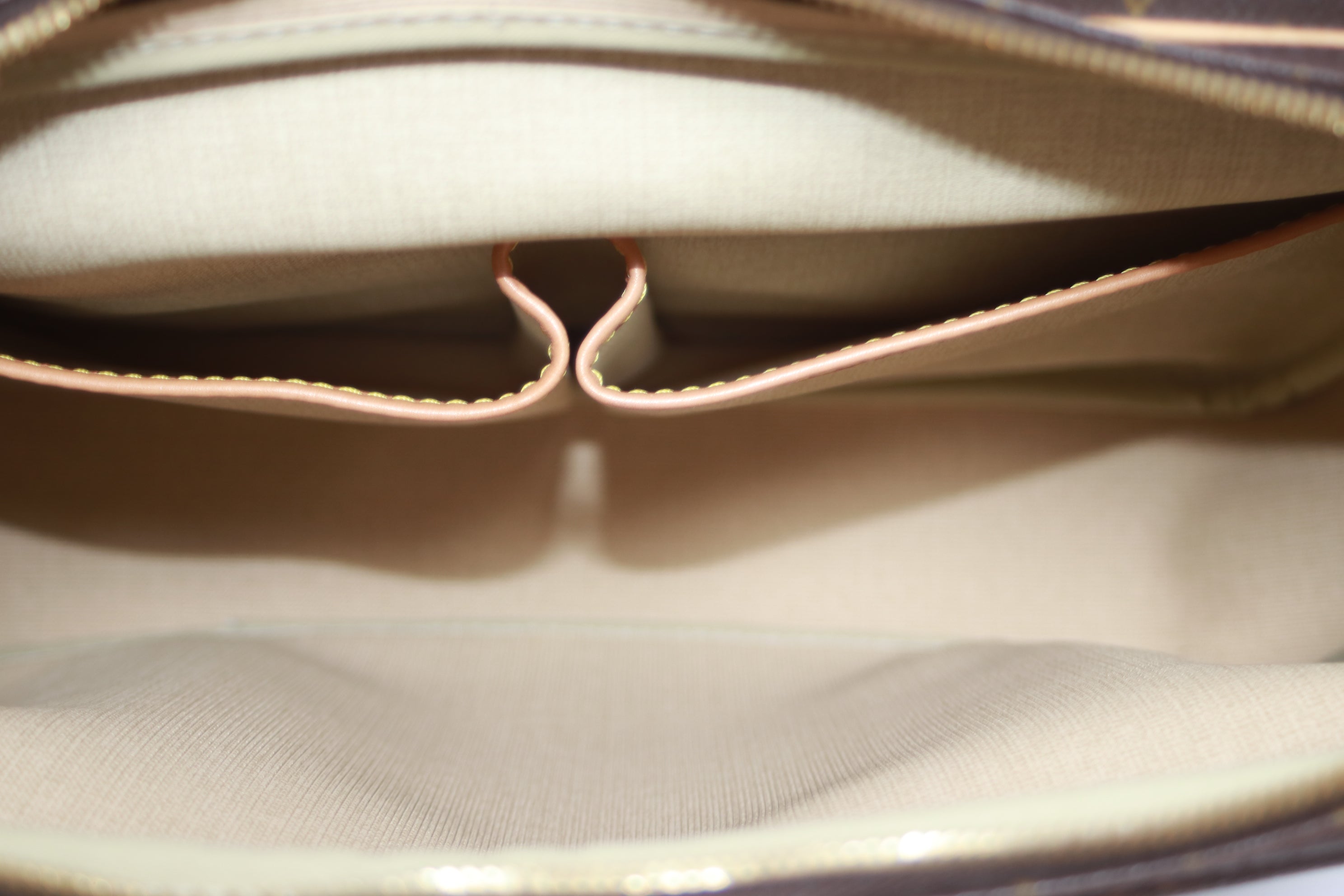 Louis Vuitton Reporter GM Messenger Bag Used