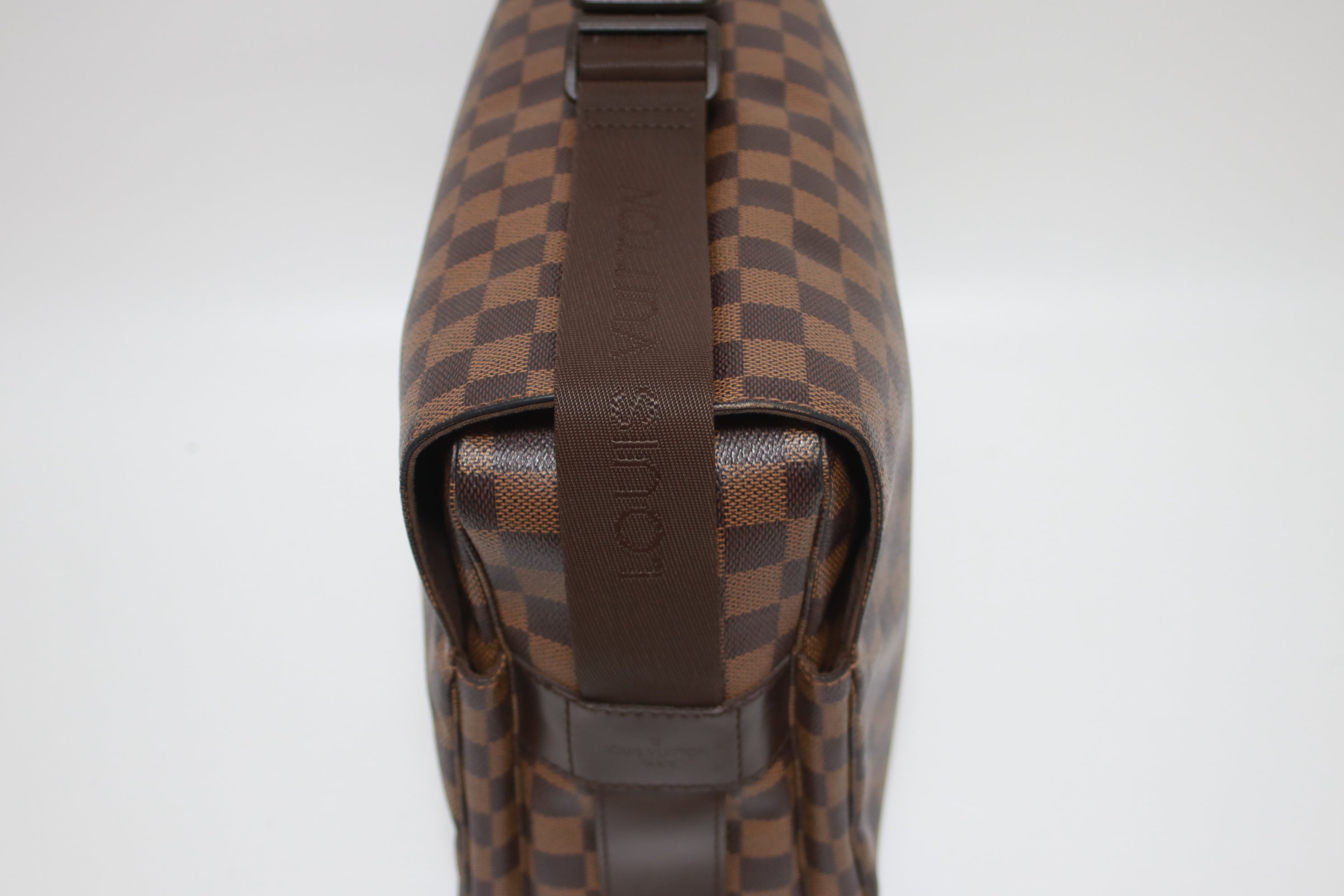 Louis Vuitton Naviglio Damier Ebene Messenger Bag Used